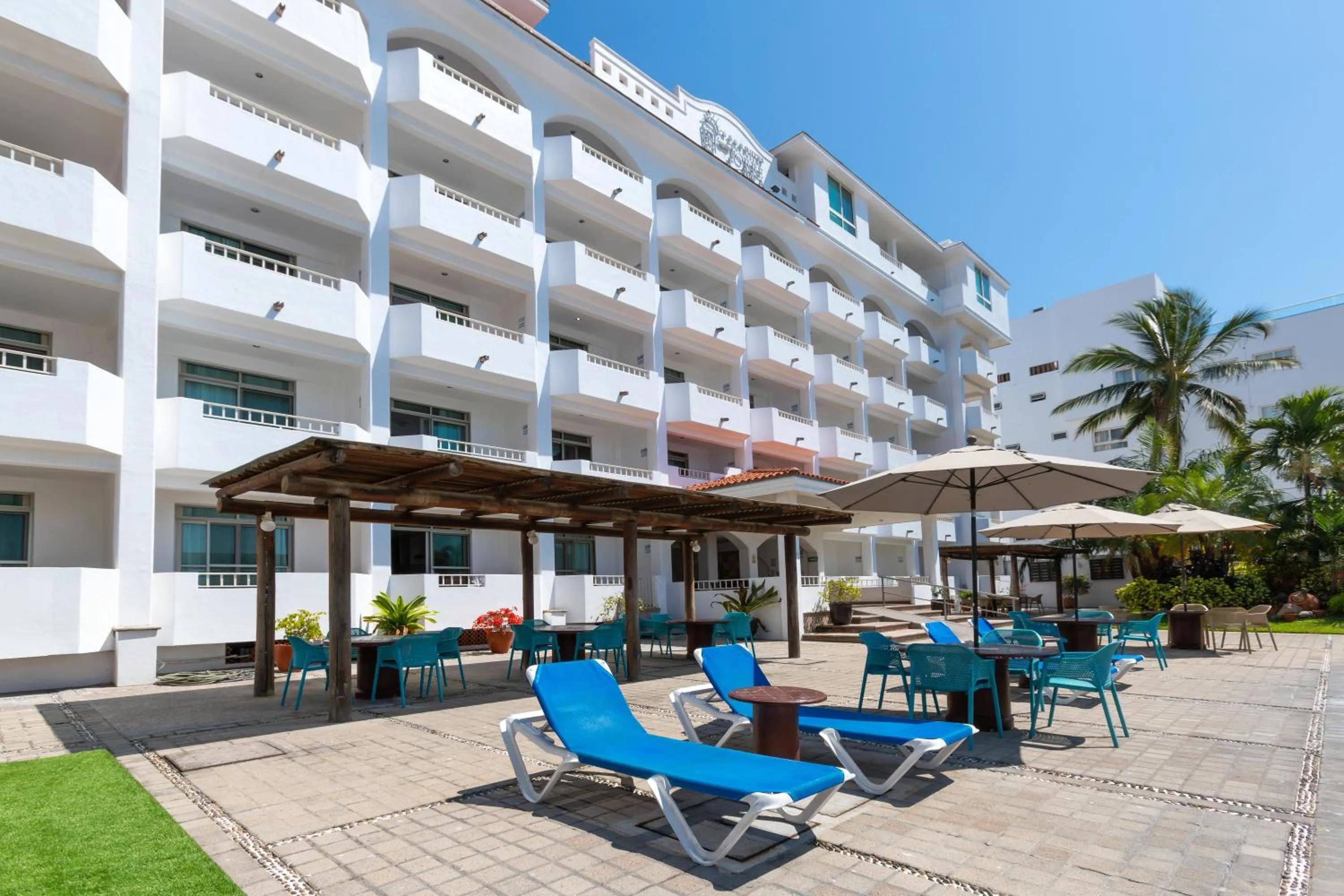 Property building in Torreblanca Beach Hotel and Suites Guayabitos - Desayuno y Comida Incluido