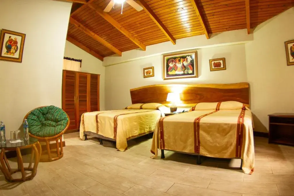 Twin Room in Hotel Dos Mundos Panajachel Twin Room in Hotel Dos Mundos Panajachel