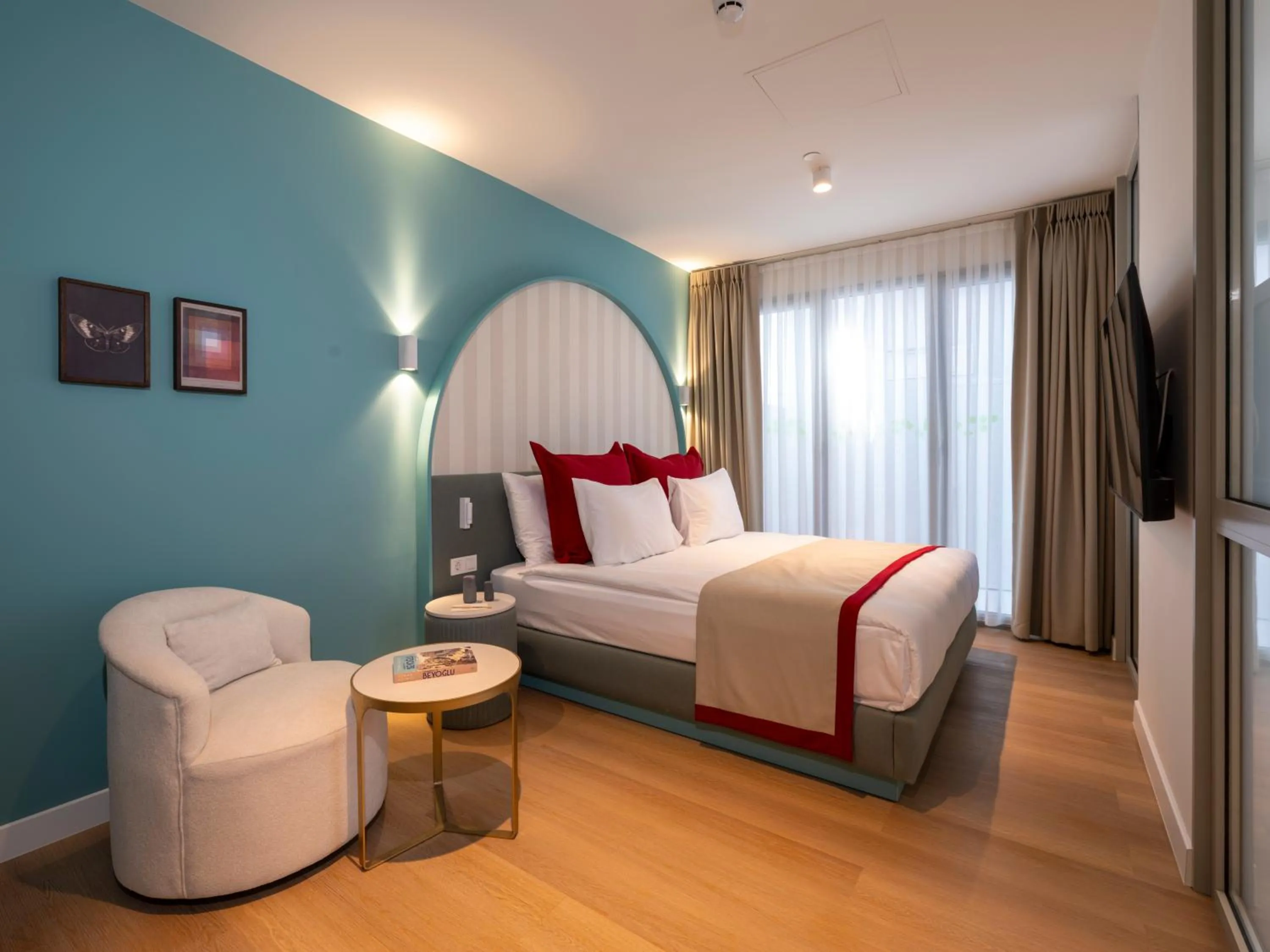 Bed in Taksim Juno Residences