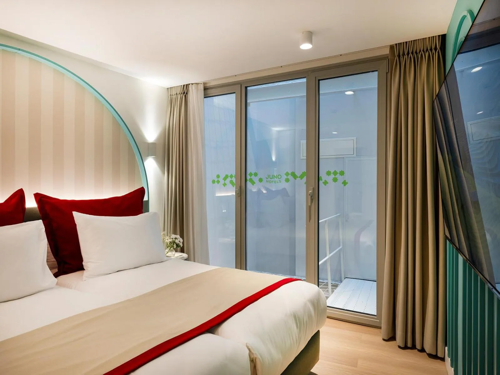 Bed in Taksim Juno Residences