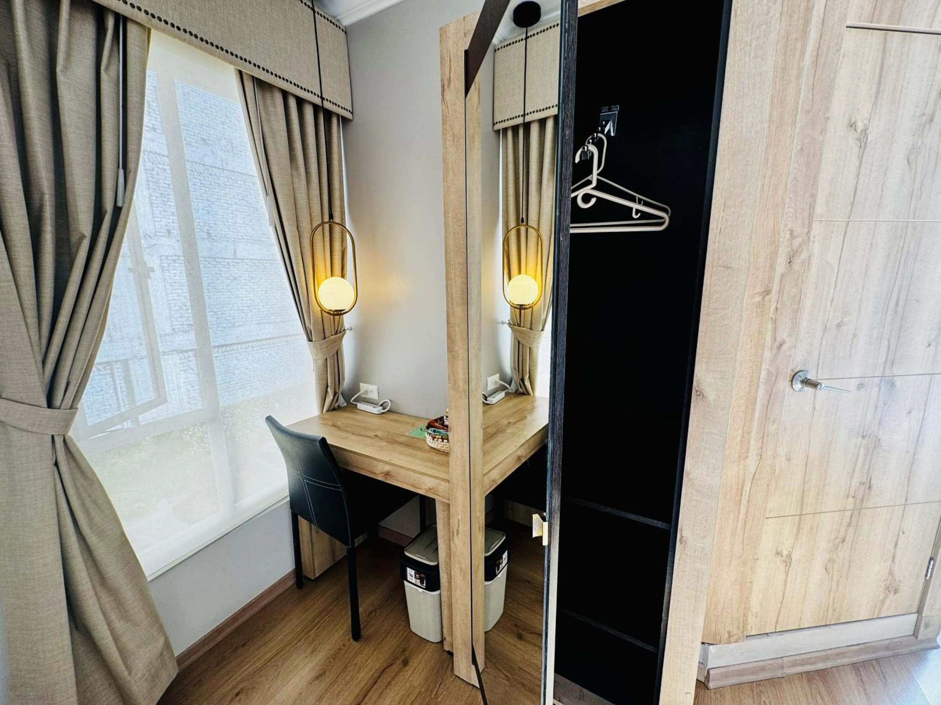 wardrobe, Bed in Hotel Shalom