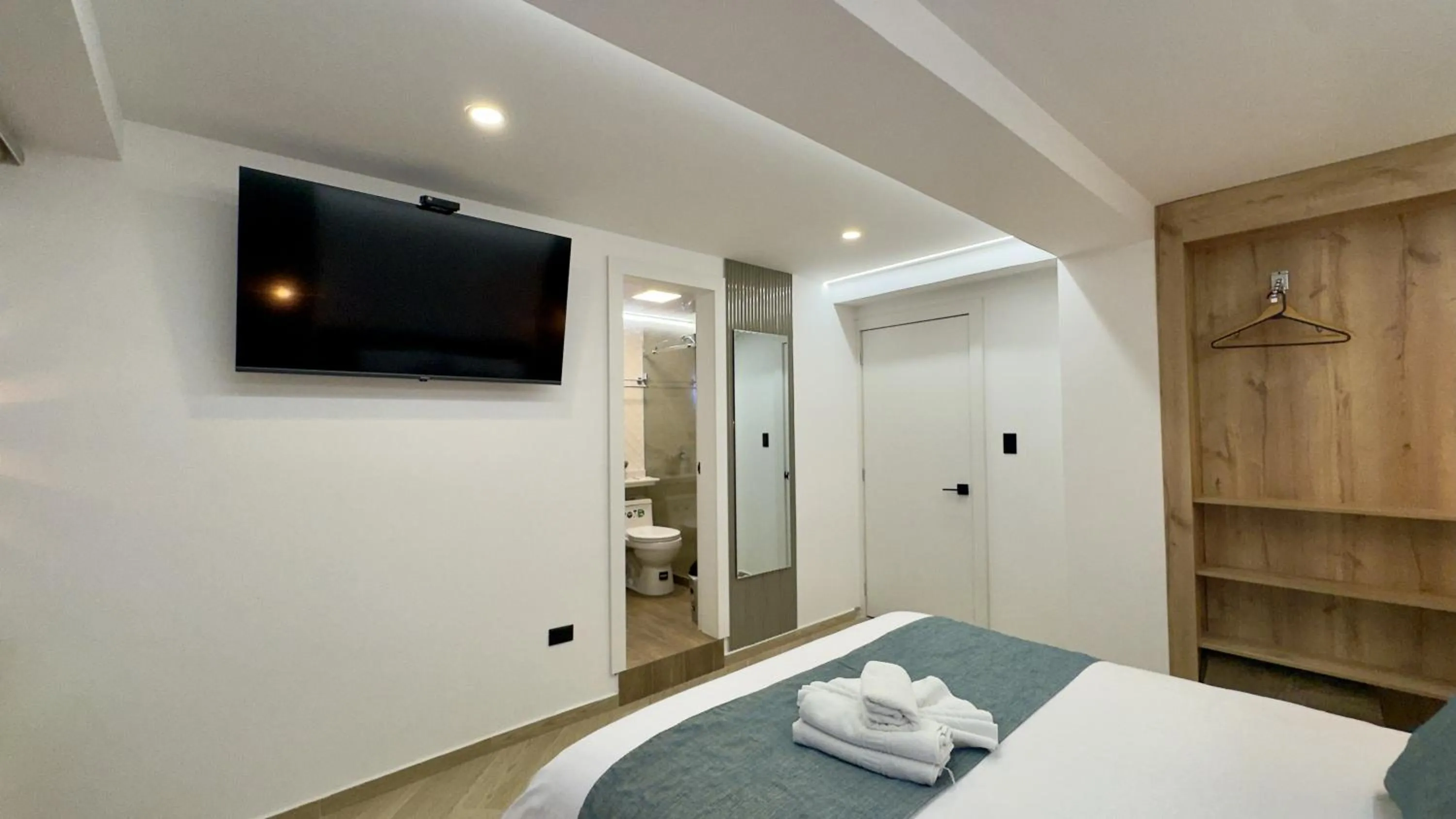 Photo of the whole room, Bed in Hotel Shalom