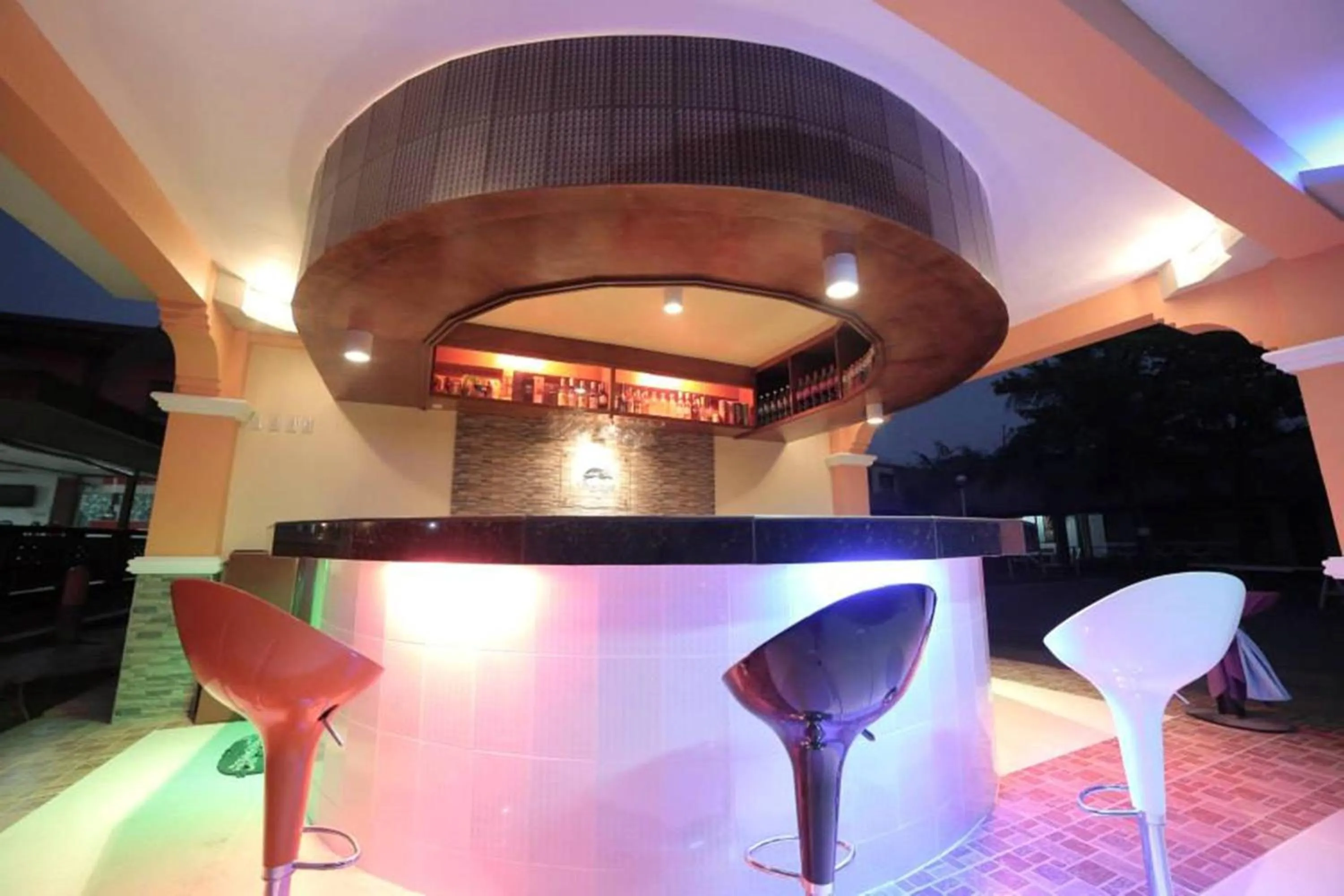 Lounge or bar in The Waterfront Beach Resort