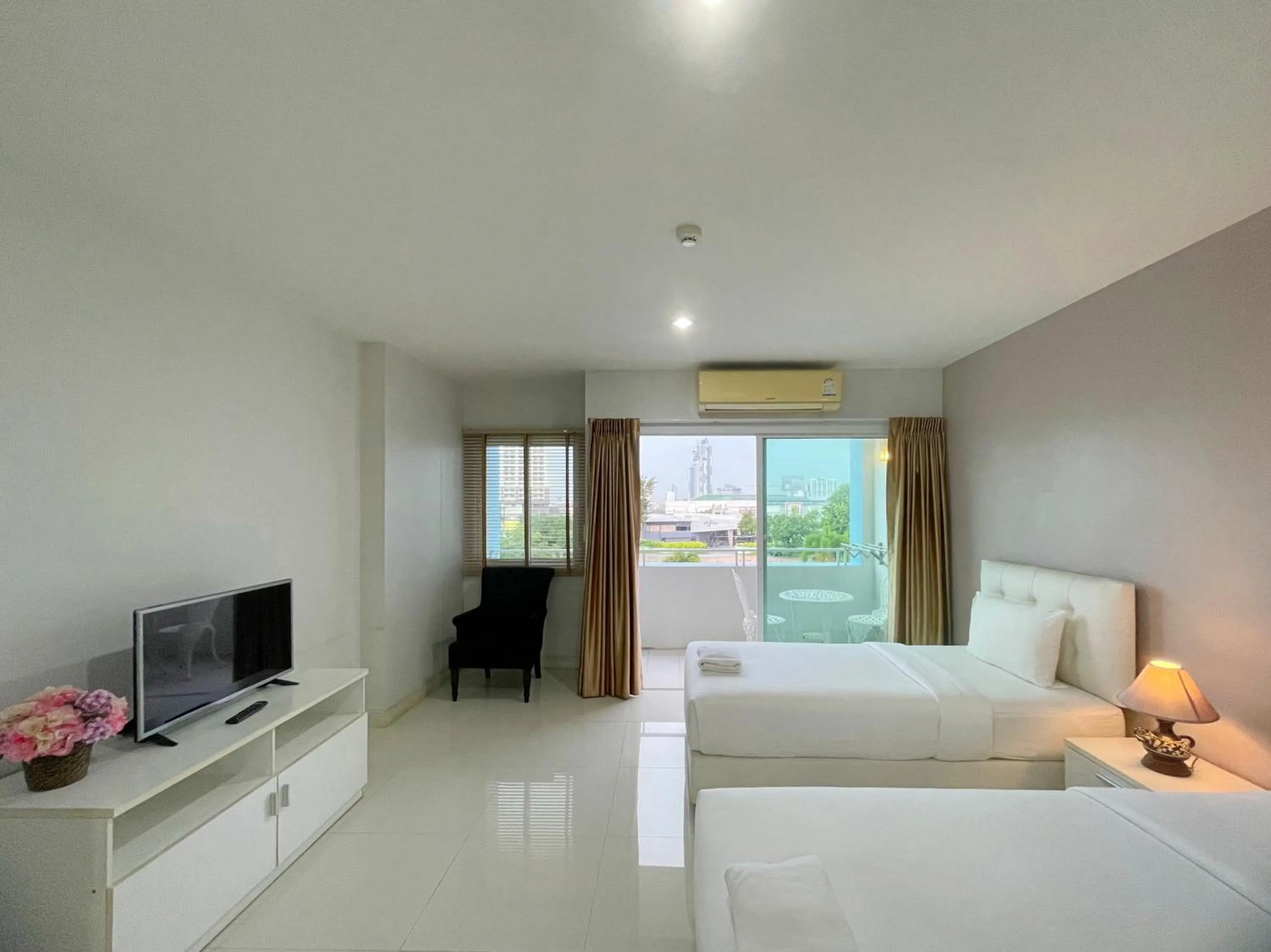 Bed in Baan Pattaya by Sabai