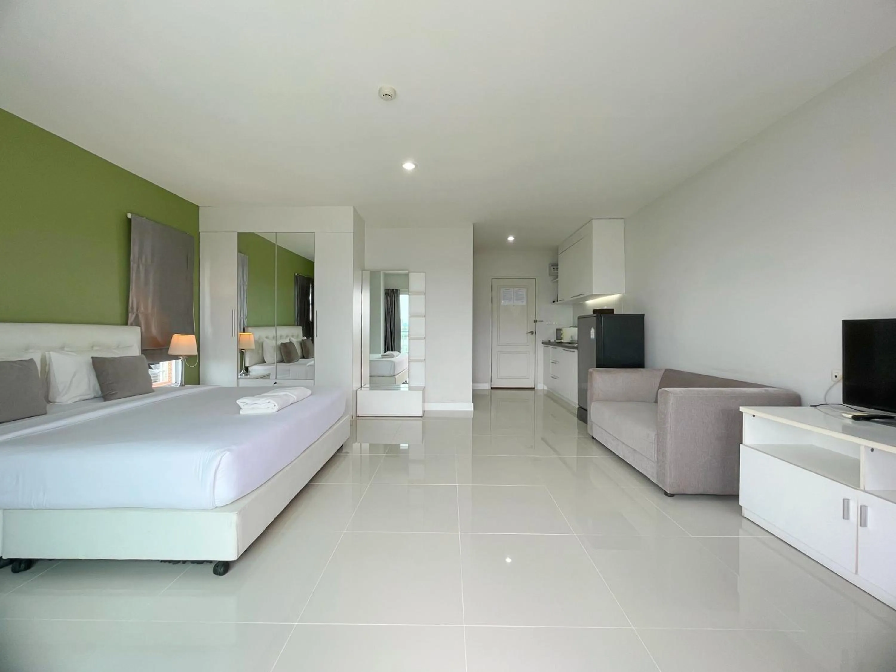 Bed in Baan Pattaya by Sabai