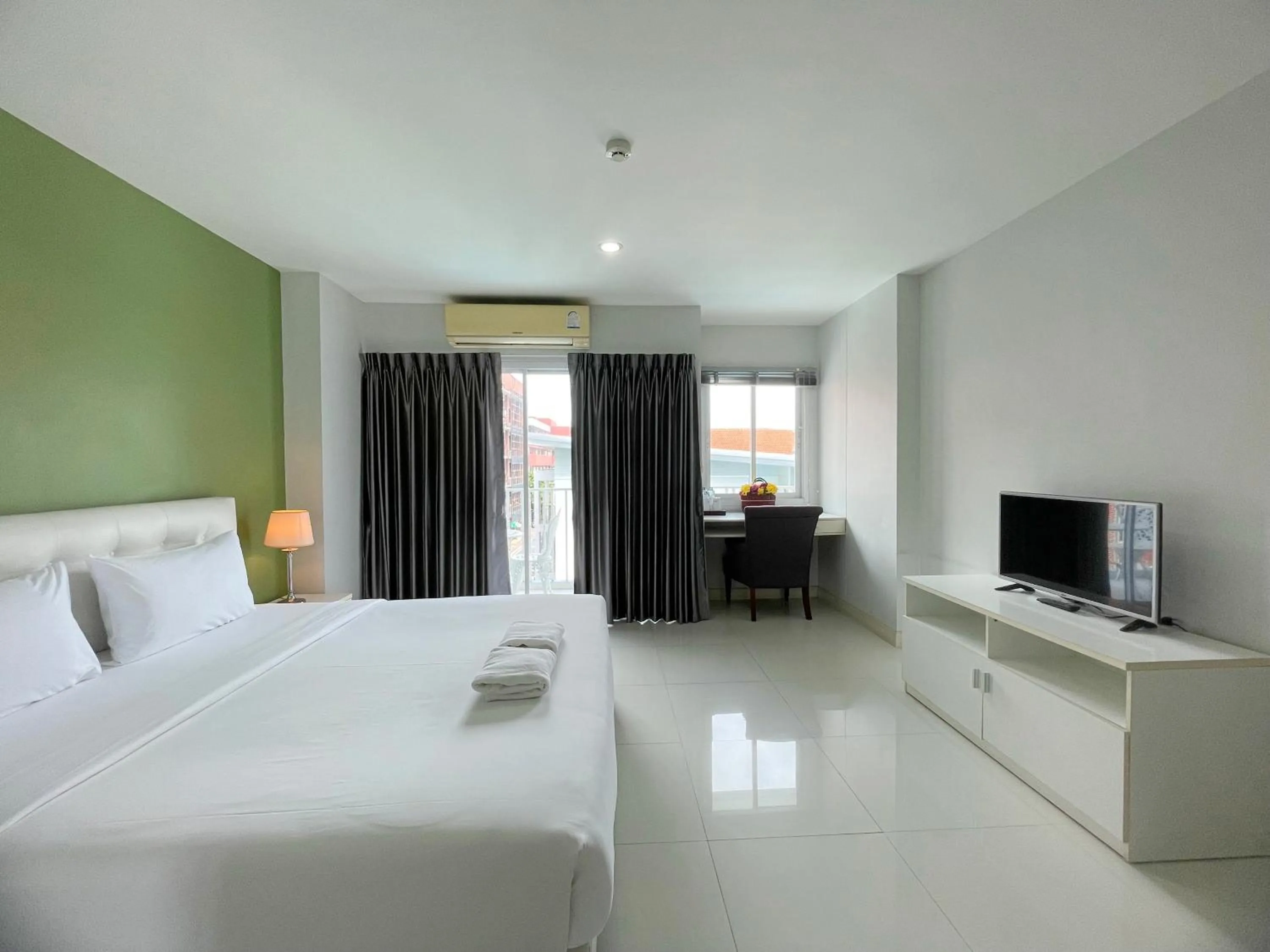 Bed in Baan Pattaya by Sabai