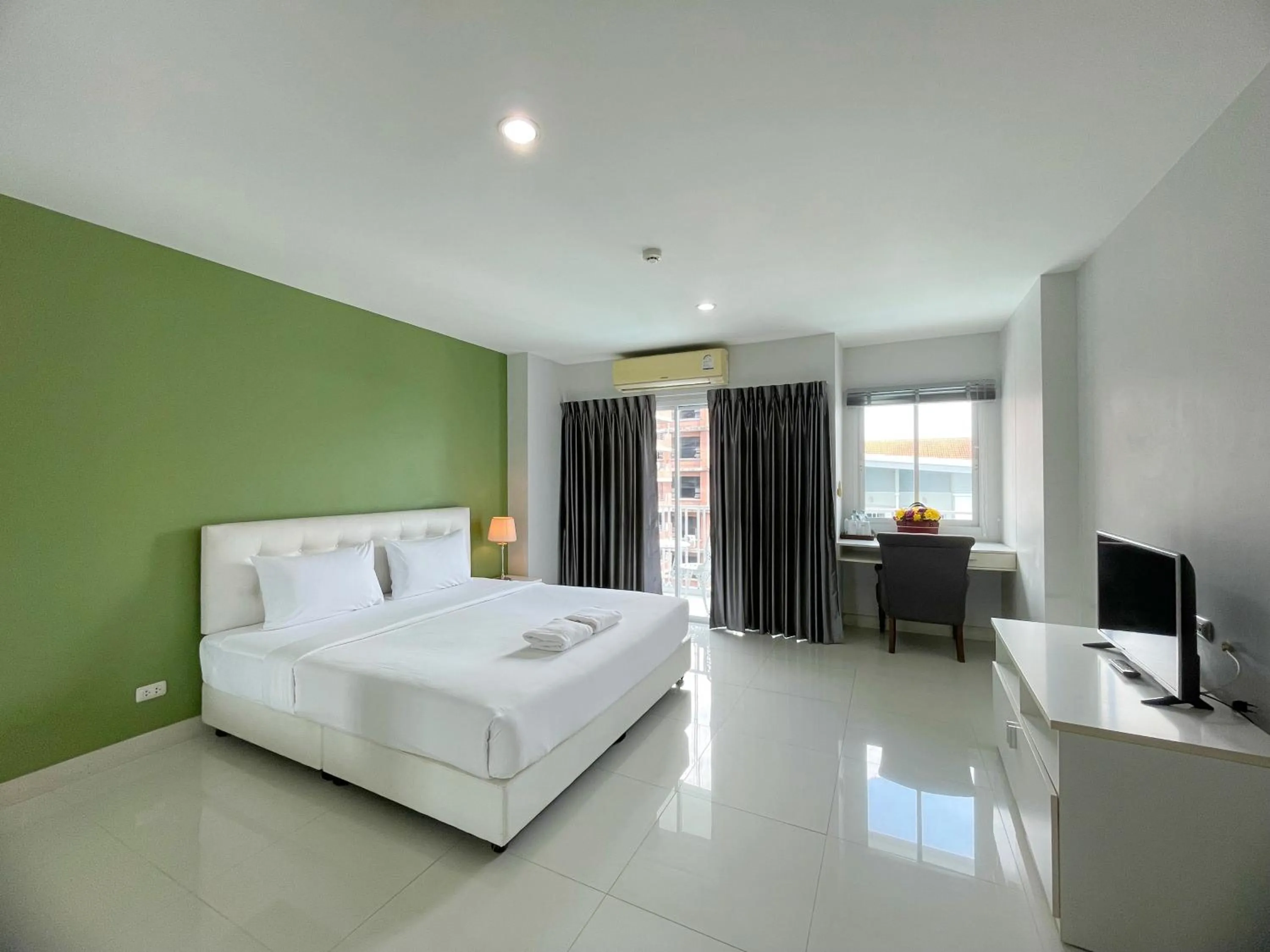 Bed in Baan Pattaya by Sabai