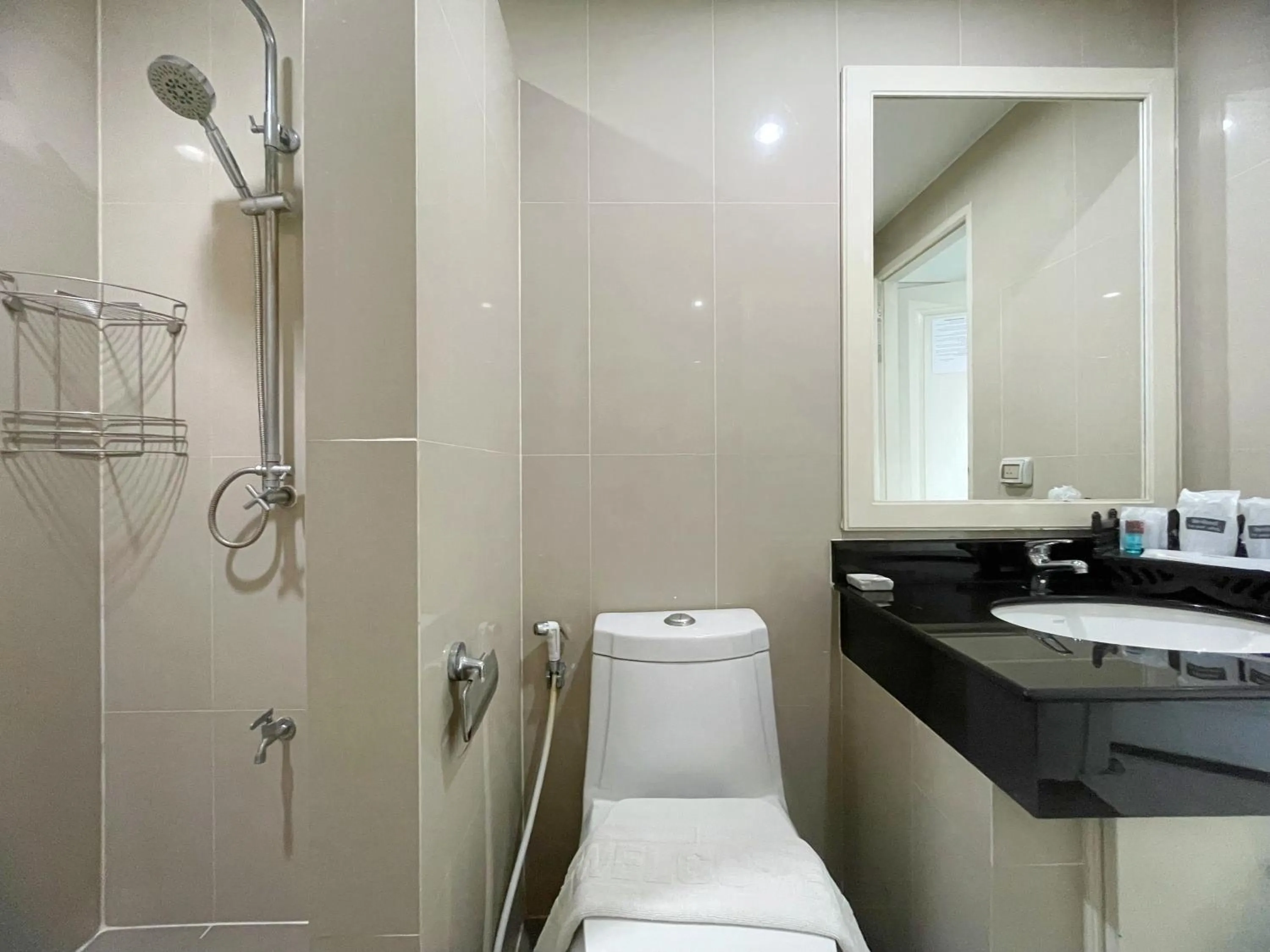 Shower in Baan Pattaya by Sabai