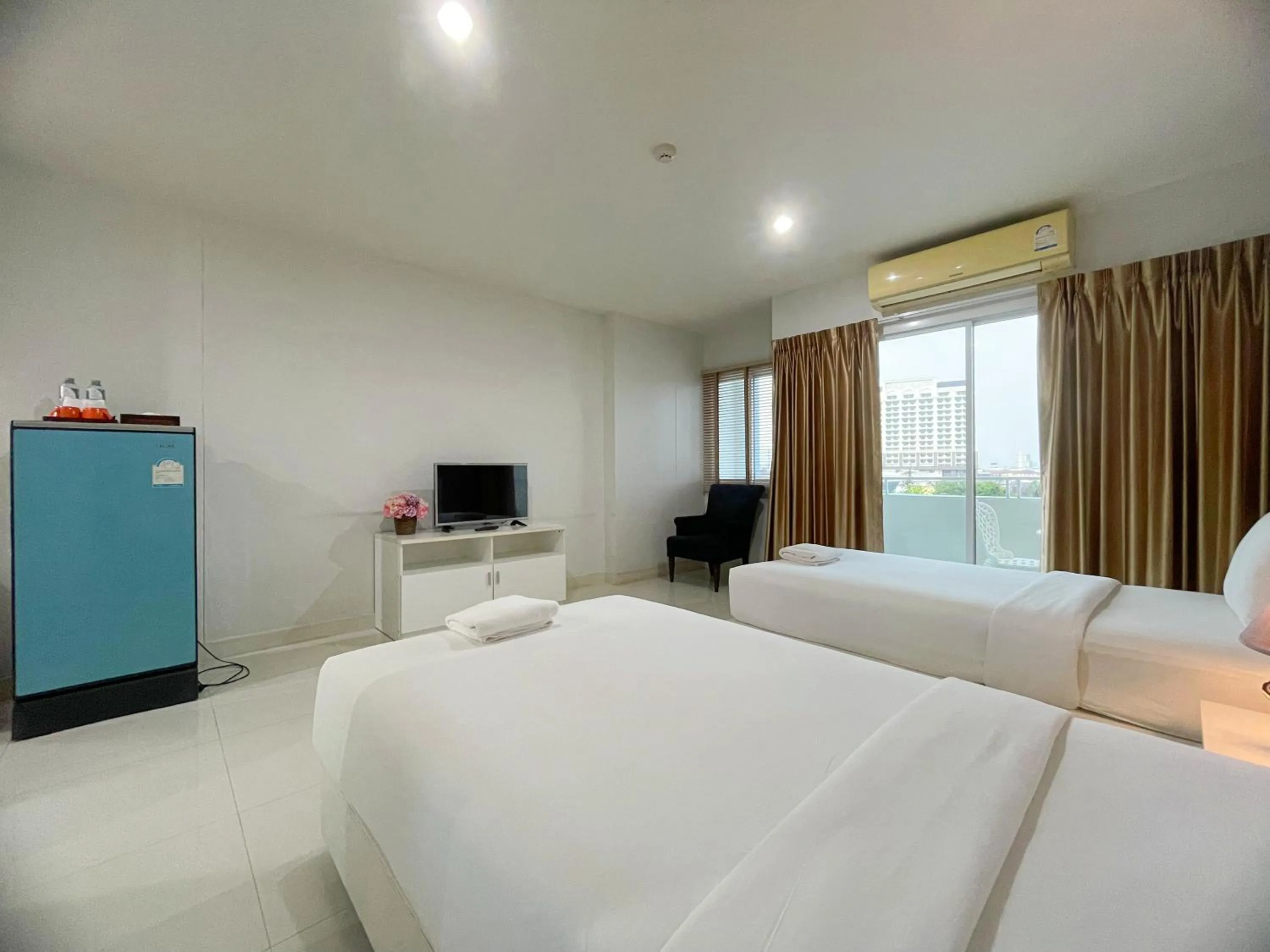 Bed in Baan Pattaya by Sabai