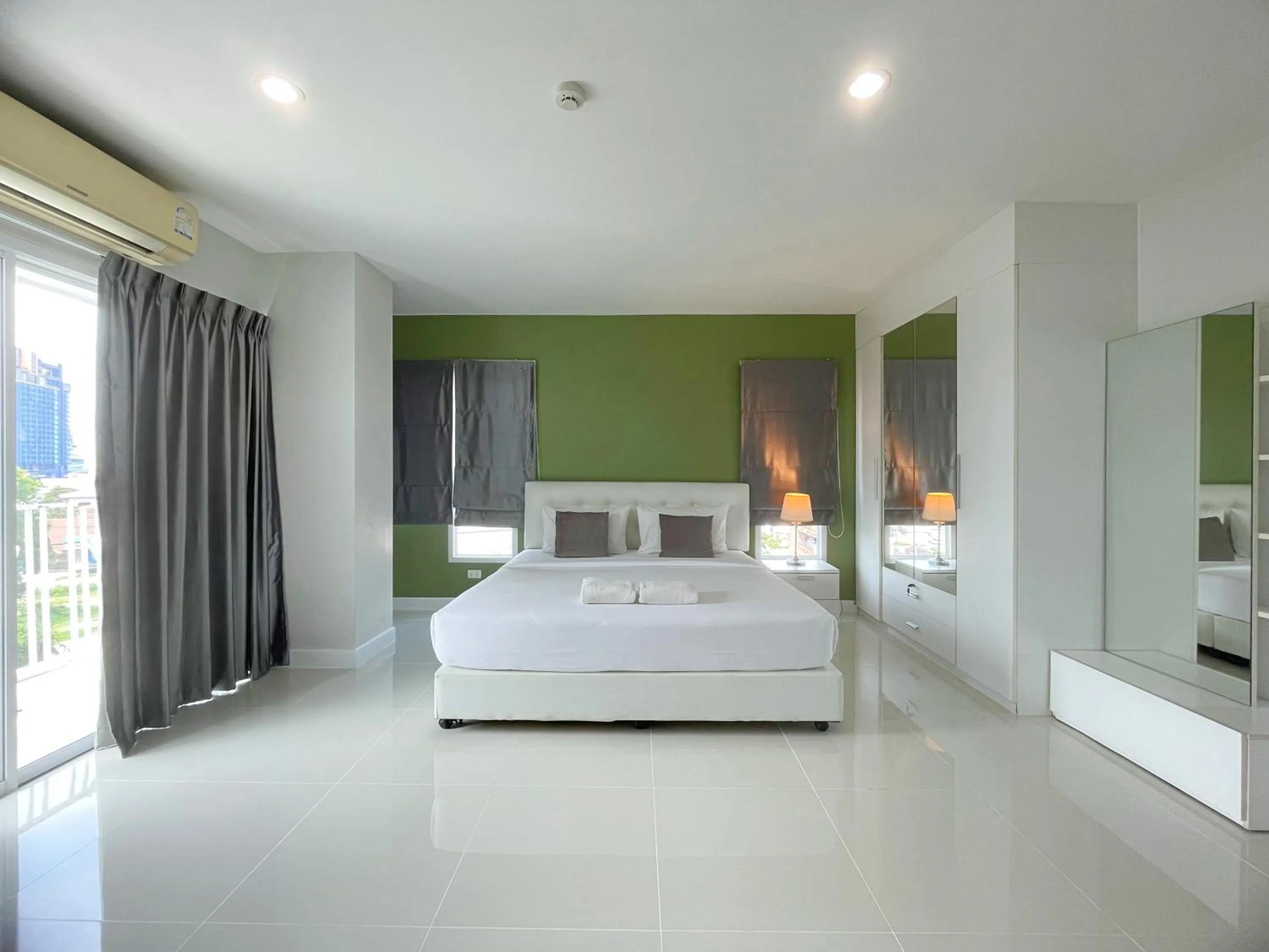 Bed in Baan Pattaya by Sabai