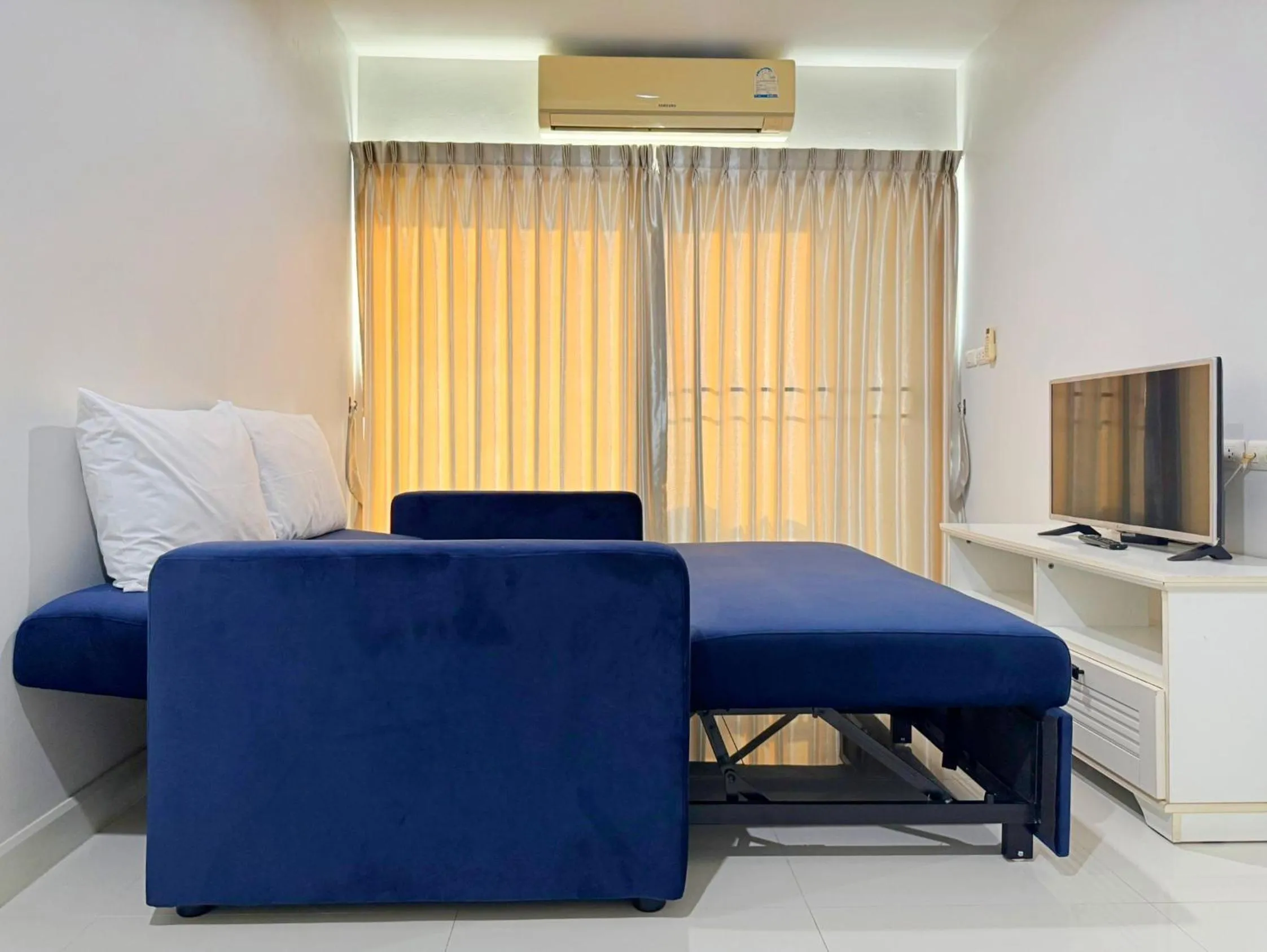 Bed in Baan Pattaya by Sabai