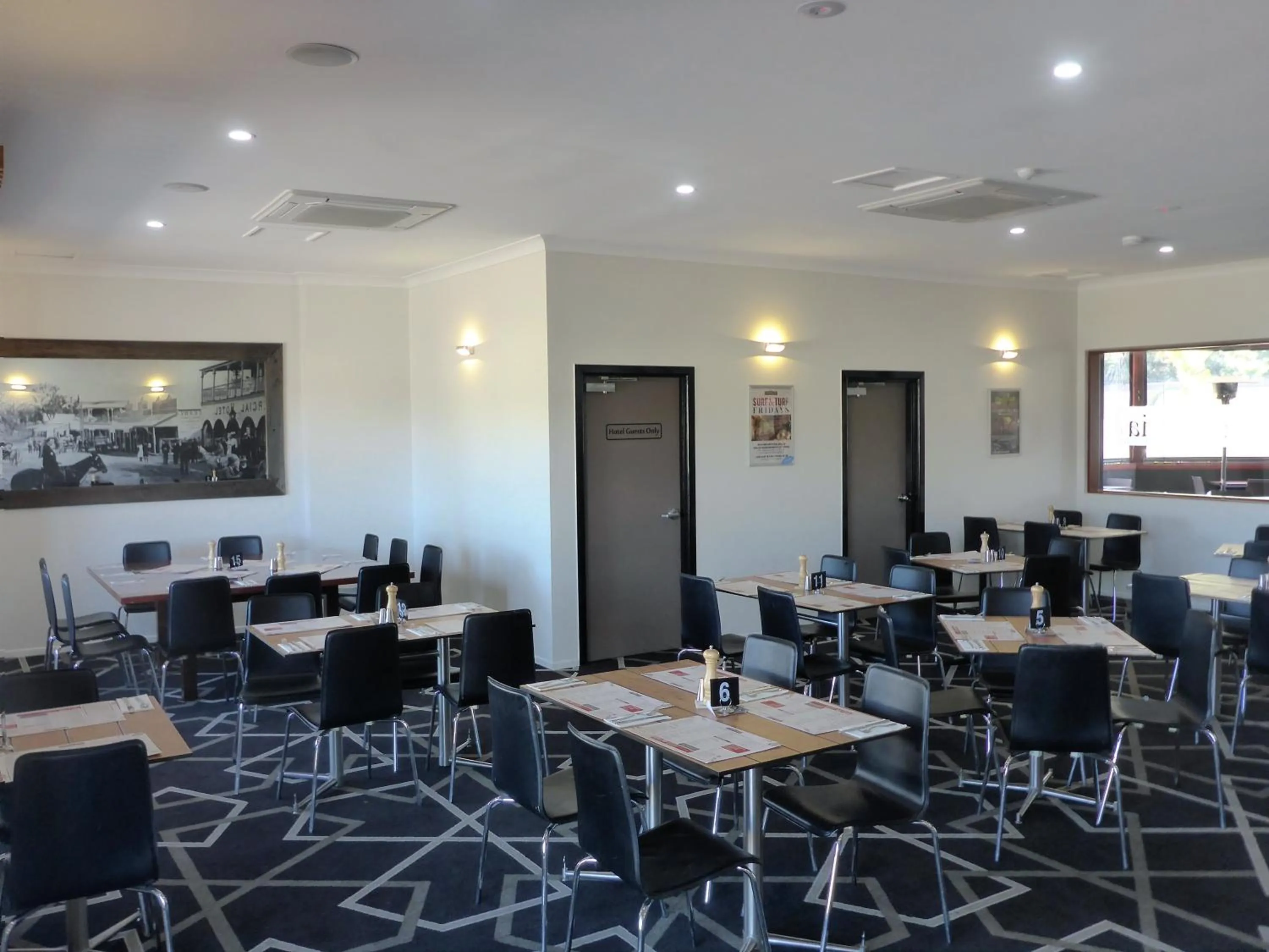 Restaurant/places to eat in The Commercial Hotel Motel