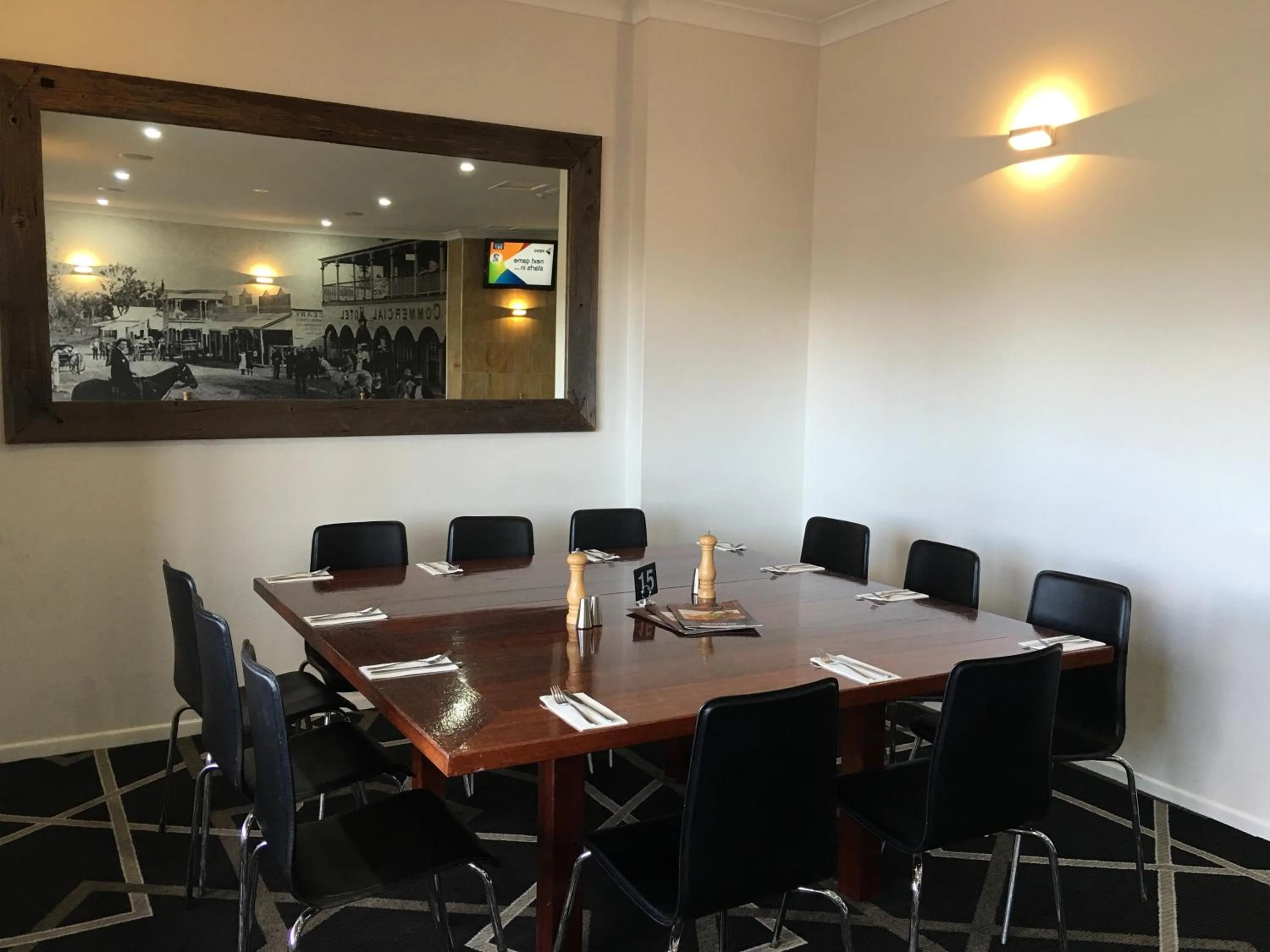 Restaurant/places to eat in The Commercial Hotel Motel