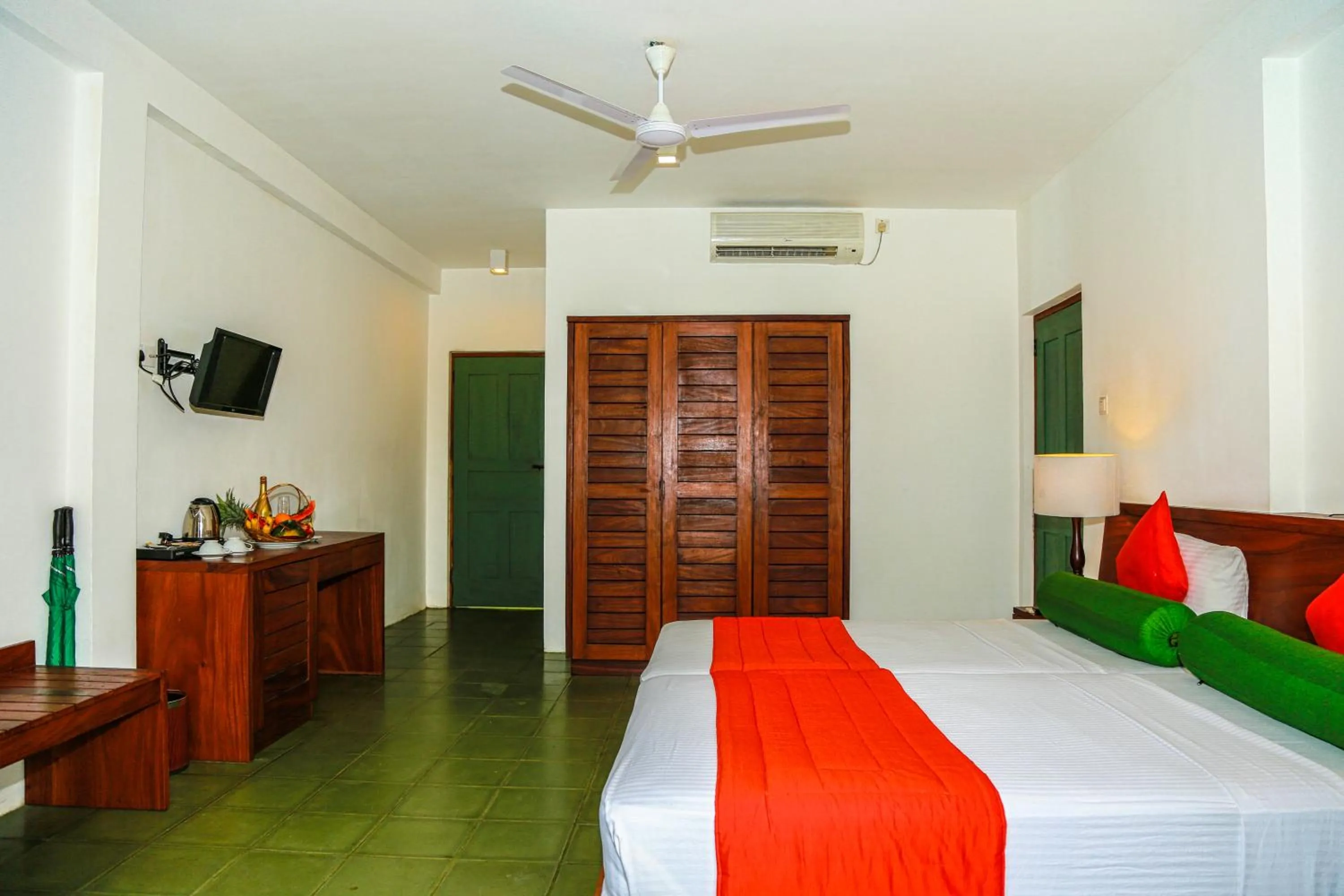 Bedroom, Bed in Fresco Water Villa