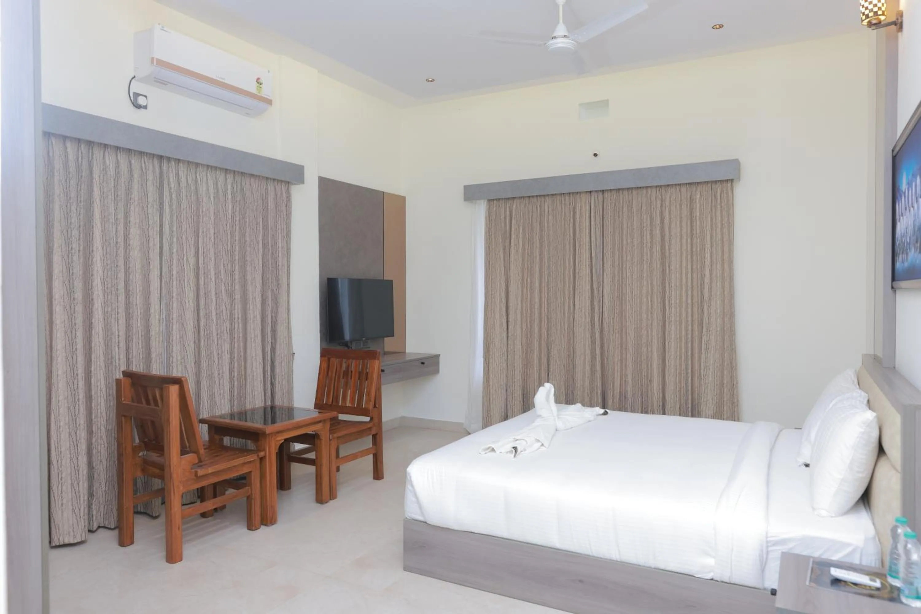 Communal lounge/ TV room, Bed in Coorg Riverness Resort