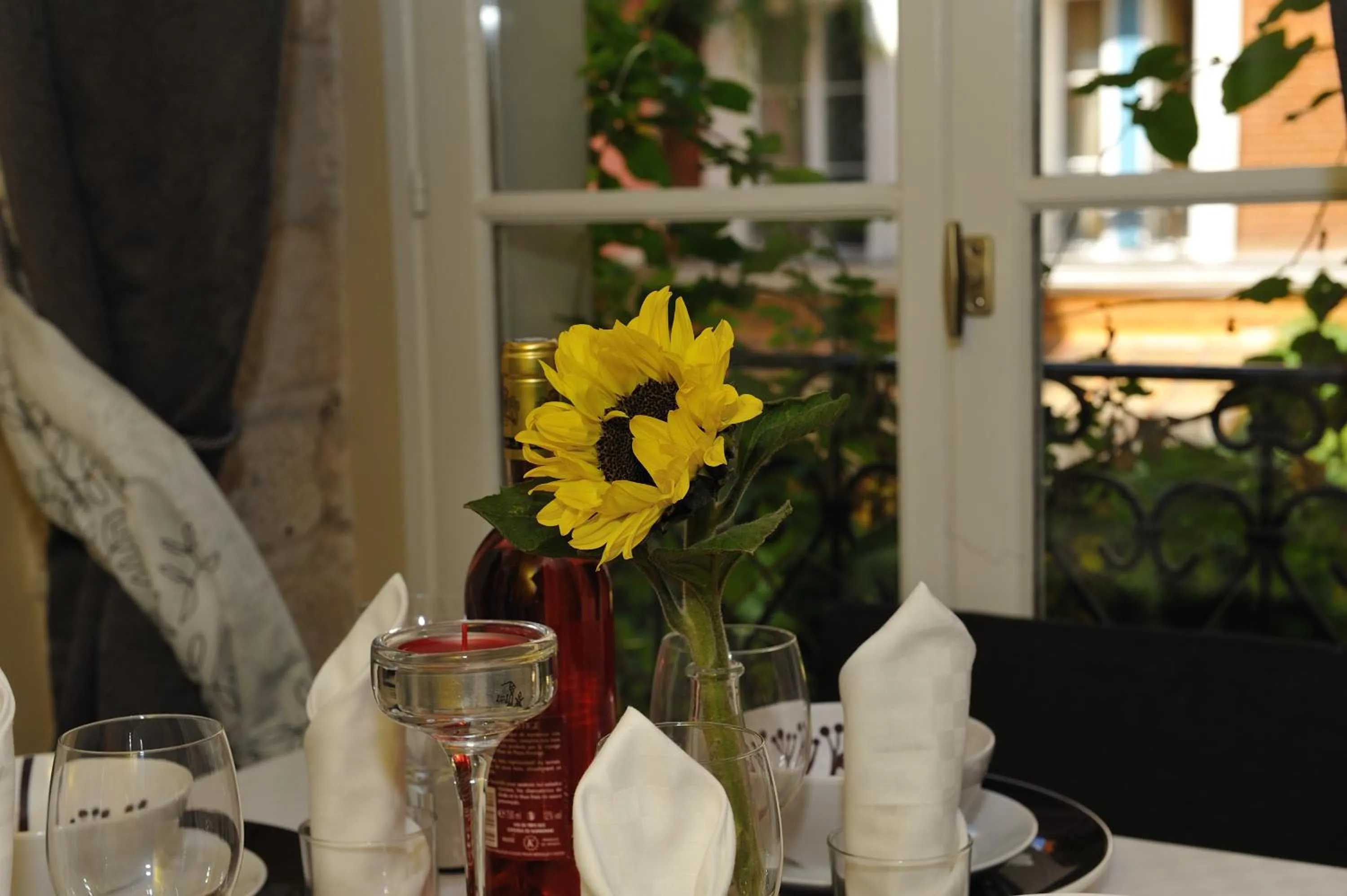 Decorative detail in Les Patios du Marais 2