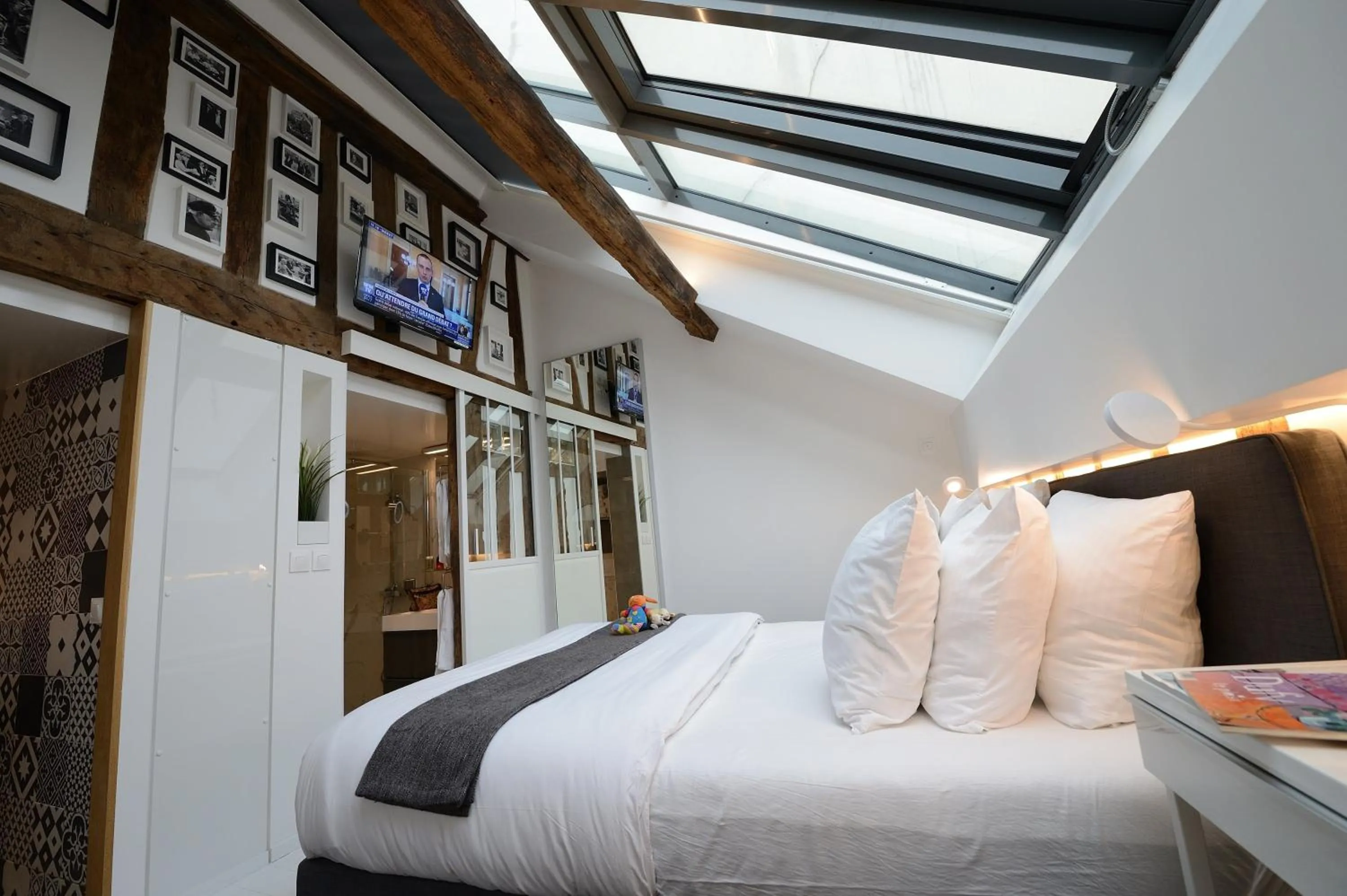 Bedroom, Bed in Les Patios du Marais 2