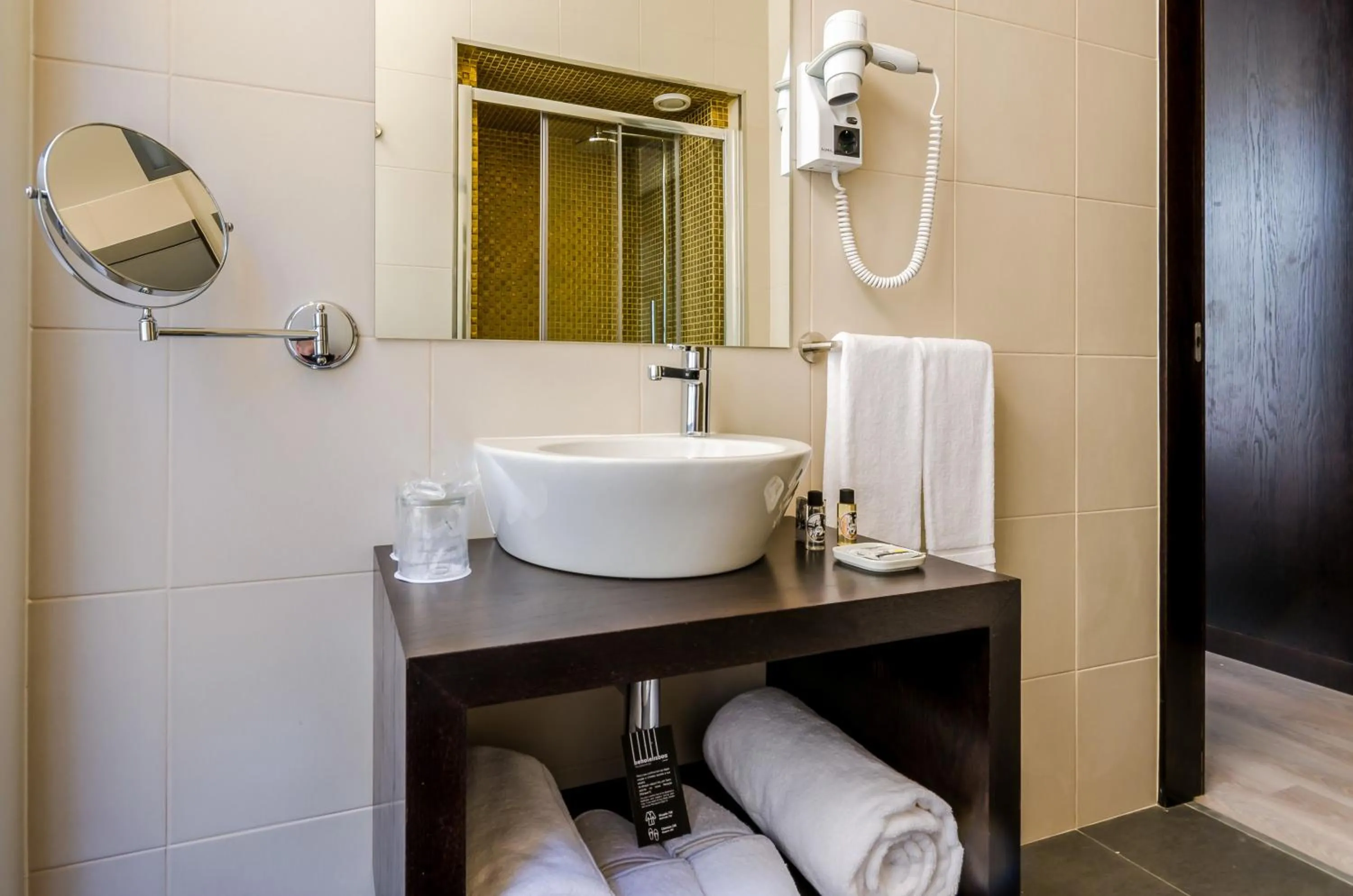 Bathroom in behotelisboa