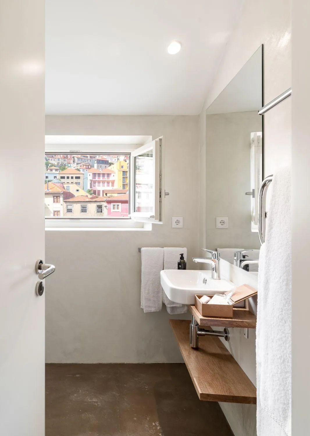 Bathroom in Mouzinho 160