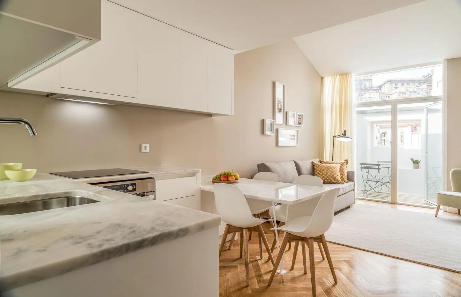 Communal lounge/ TV room in Mouzinho 160