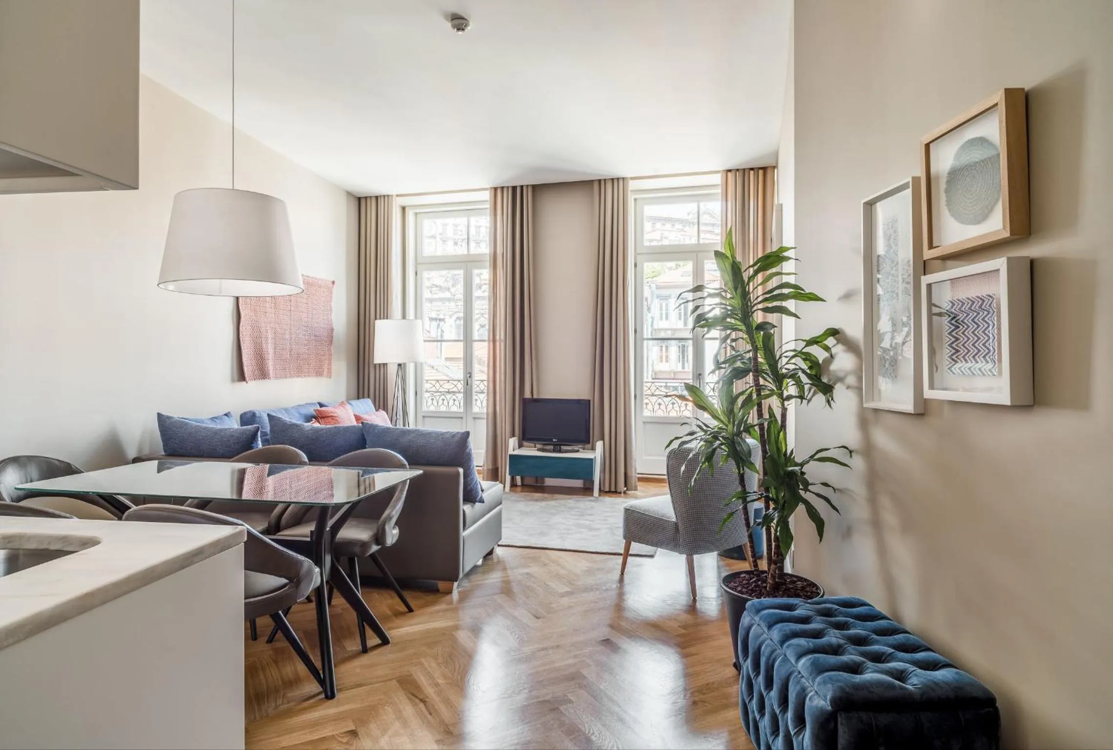 Communal lounge/ TV room in Mouzinho 160