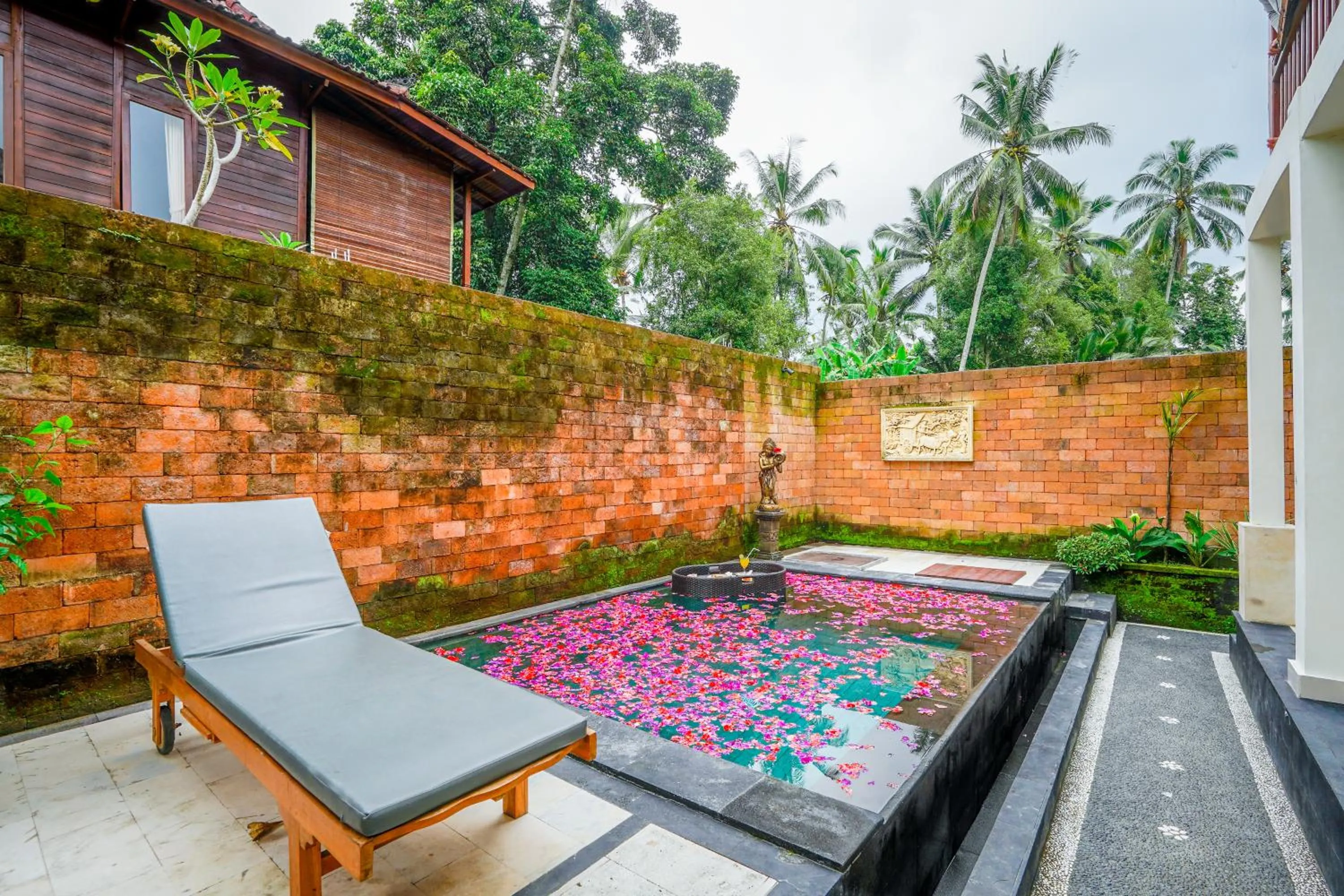 sunbed in Ubud Sawah Scenery Villa and Homestay