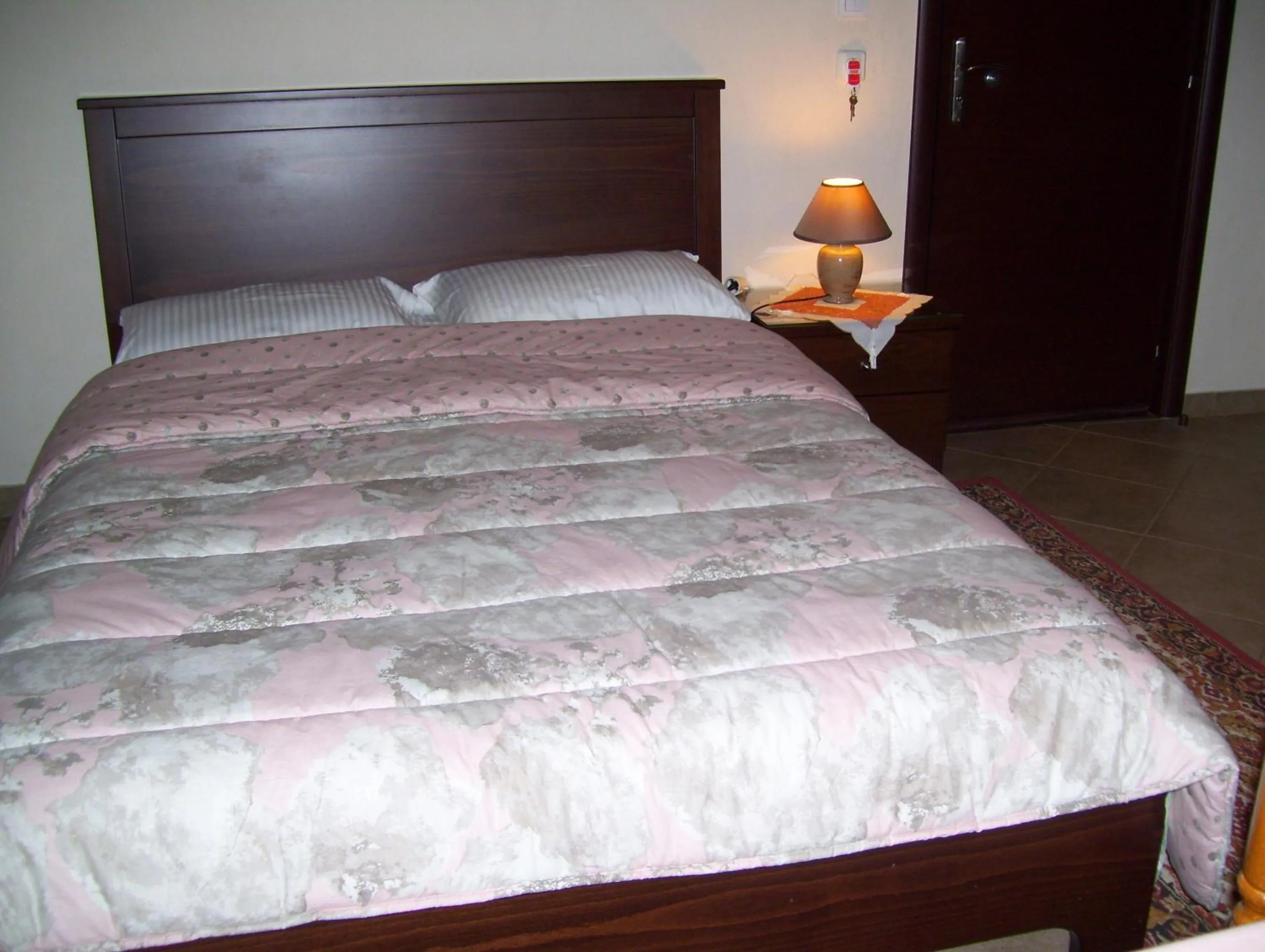 Shower, Bed in Verginia Studios