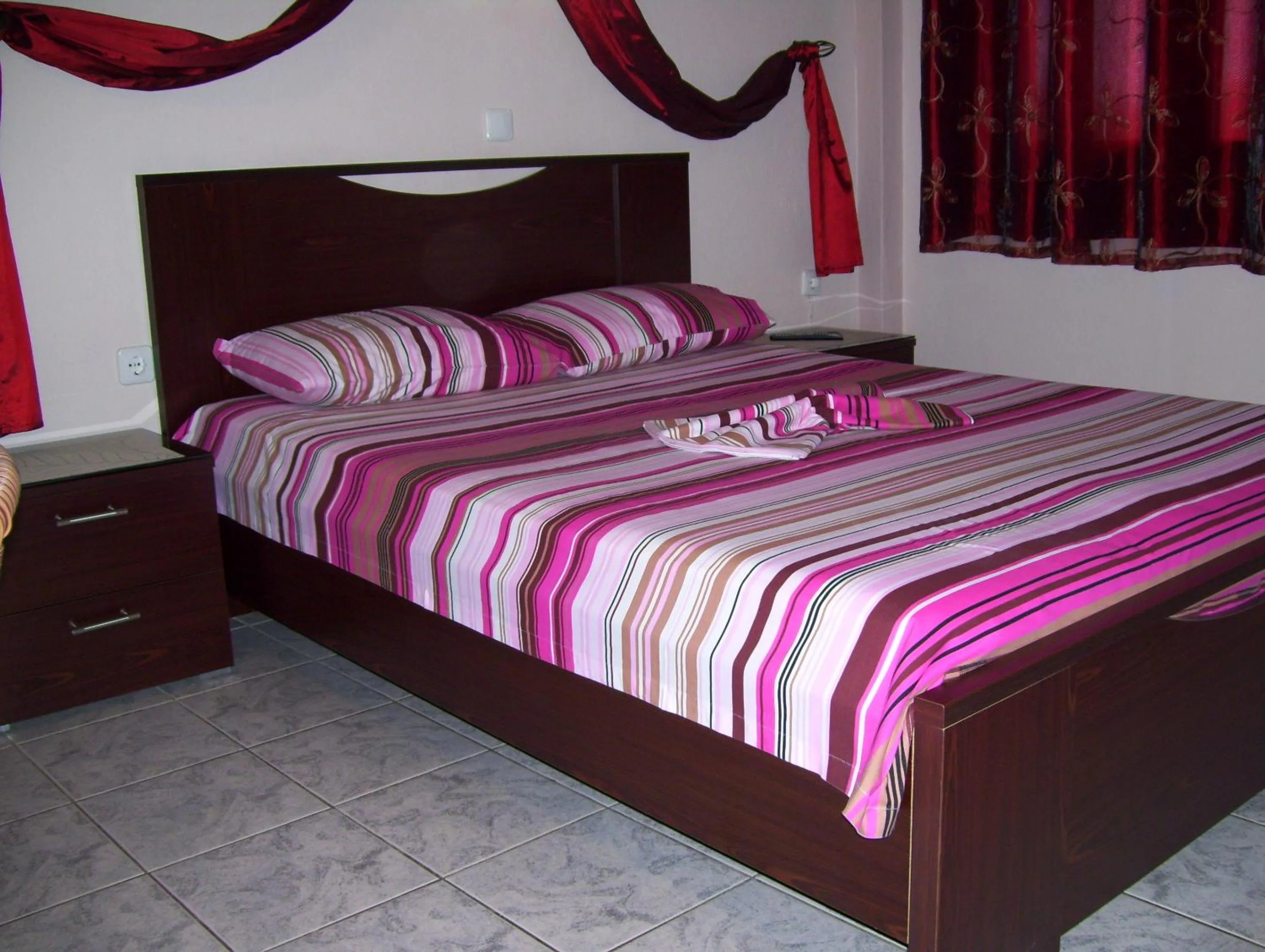 Shower, Bed in Verginia Studios