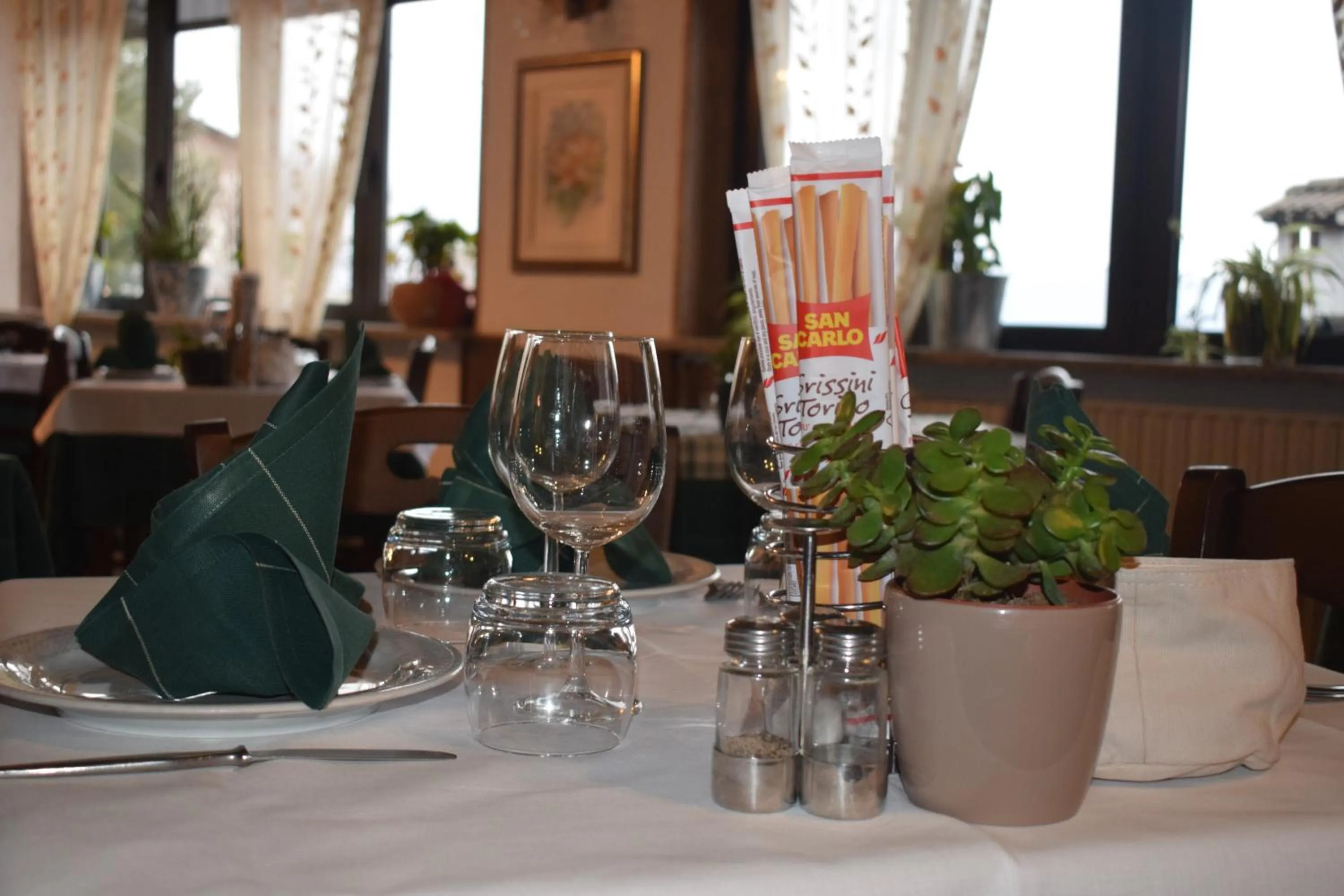 Restaurant/places to eat in Albergo Canella