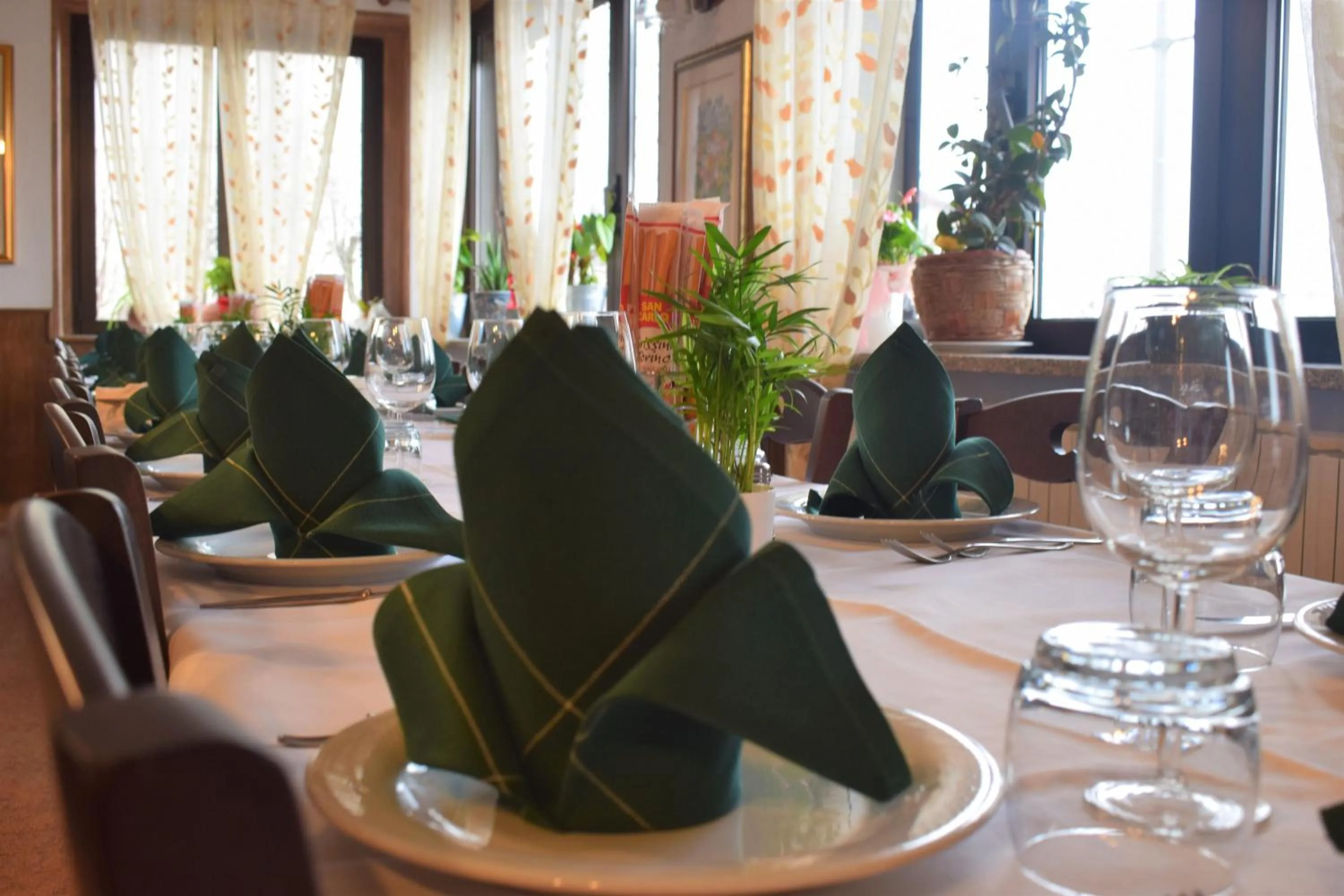 Restaurant/places to eat in Albergo Canella