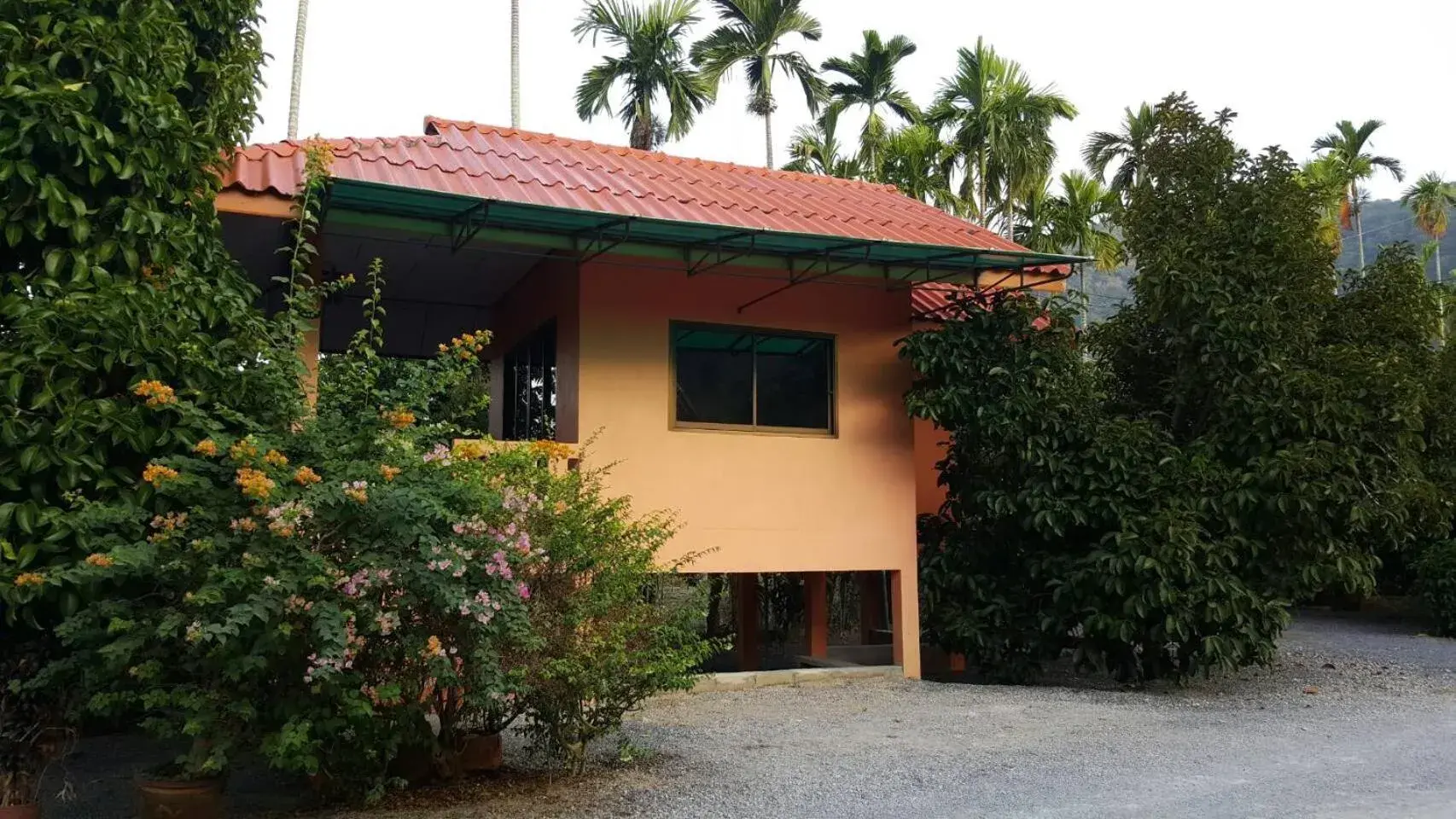 Bungalow with Patio in At Sichon Resort Bungalow with Patio in At Sichon Resort