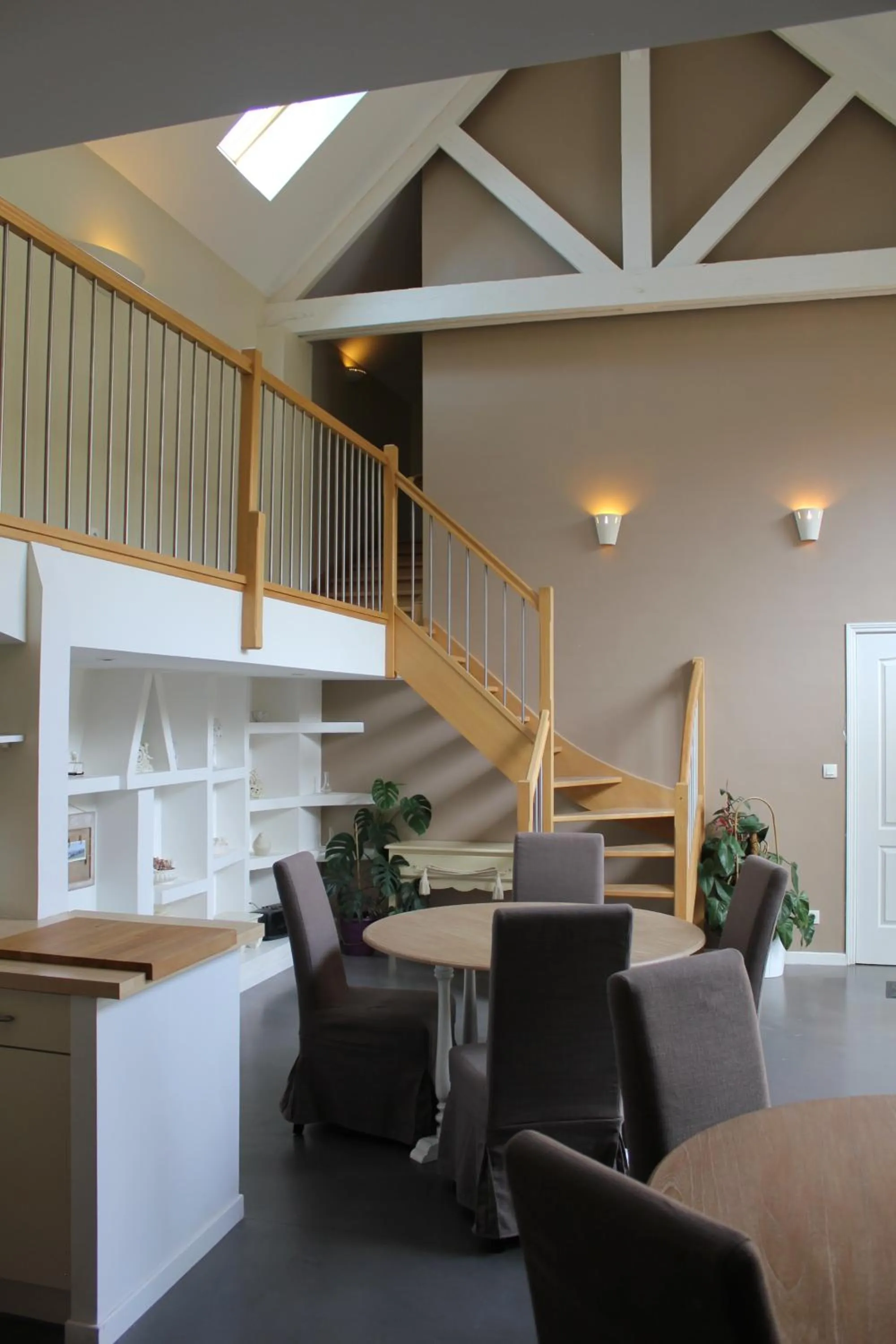 Dining area in L'Heure Bleue gîtes et chambres d'hôtes