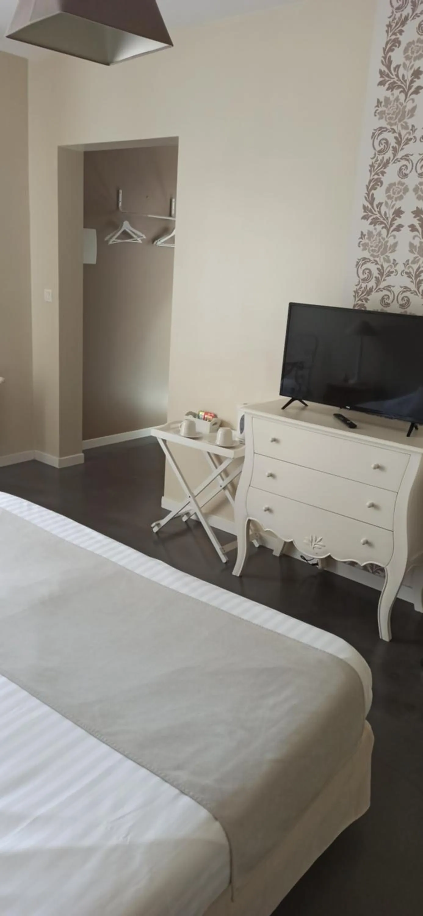 TV and multimedia, Bed in L'Heure Bleue gîtes et chambres d'hôtes