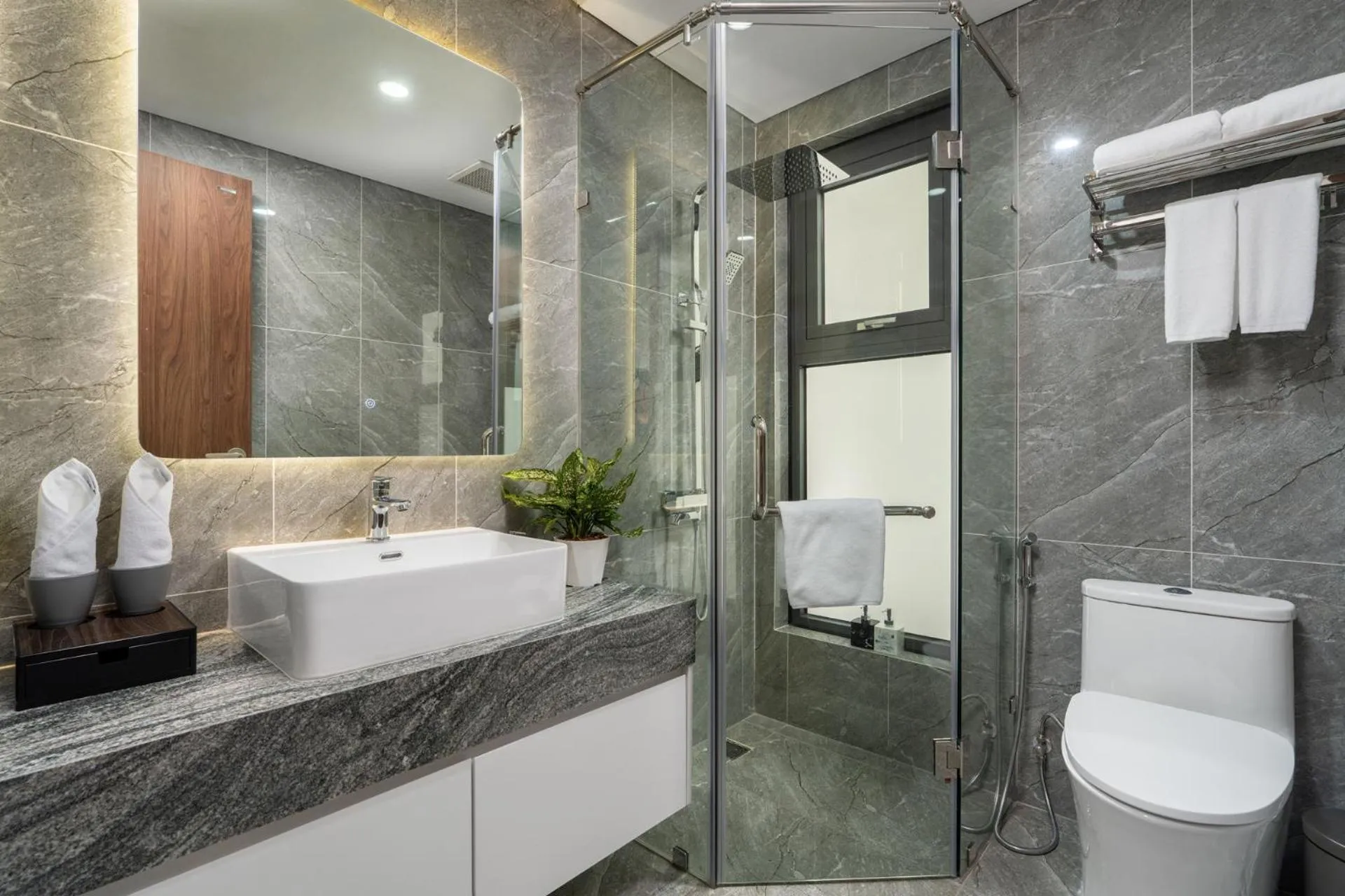 Toilet in Aravelle Suites