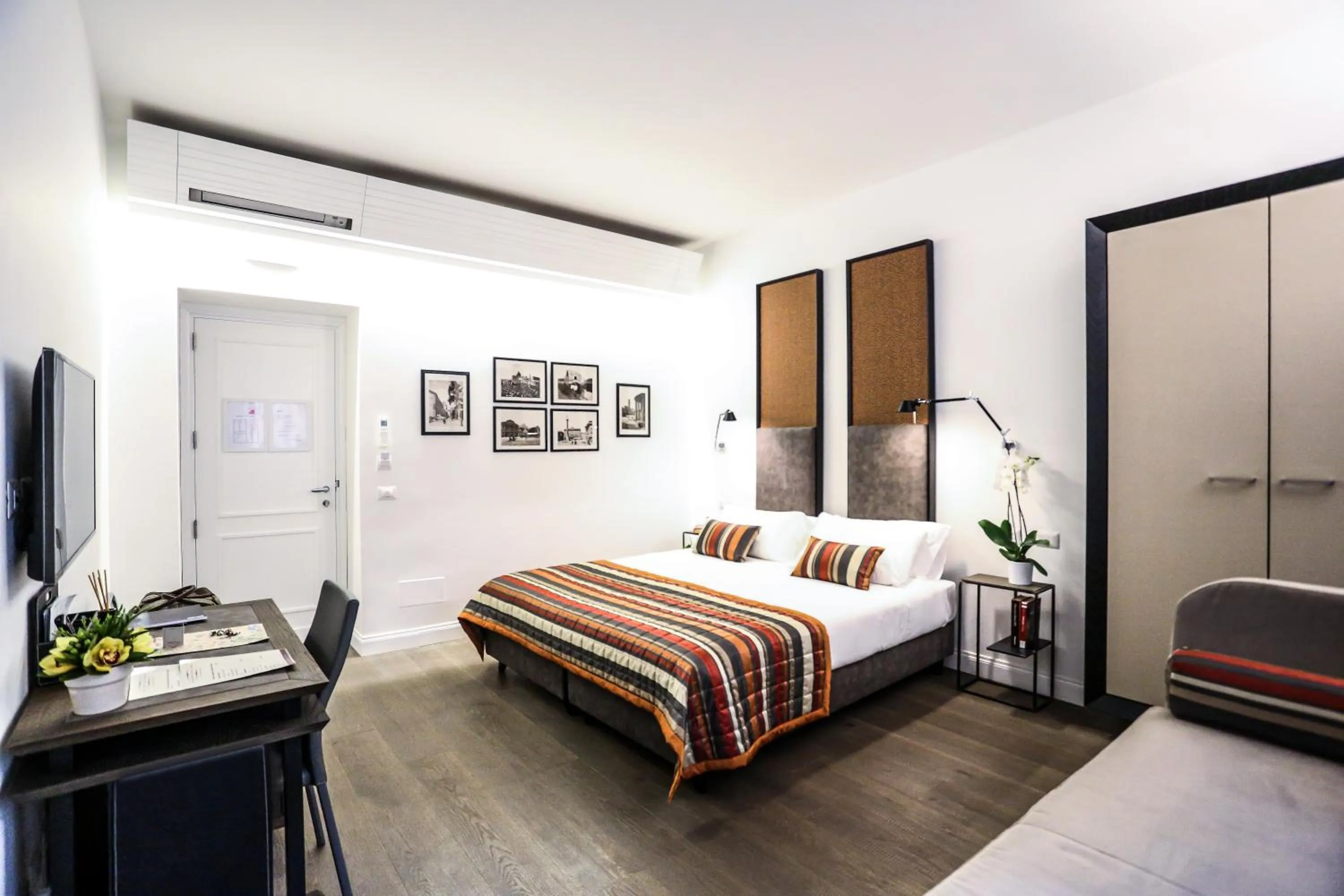 Photo of the whole room, Bed in Maison Evelina