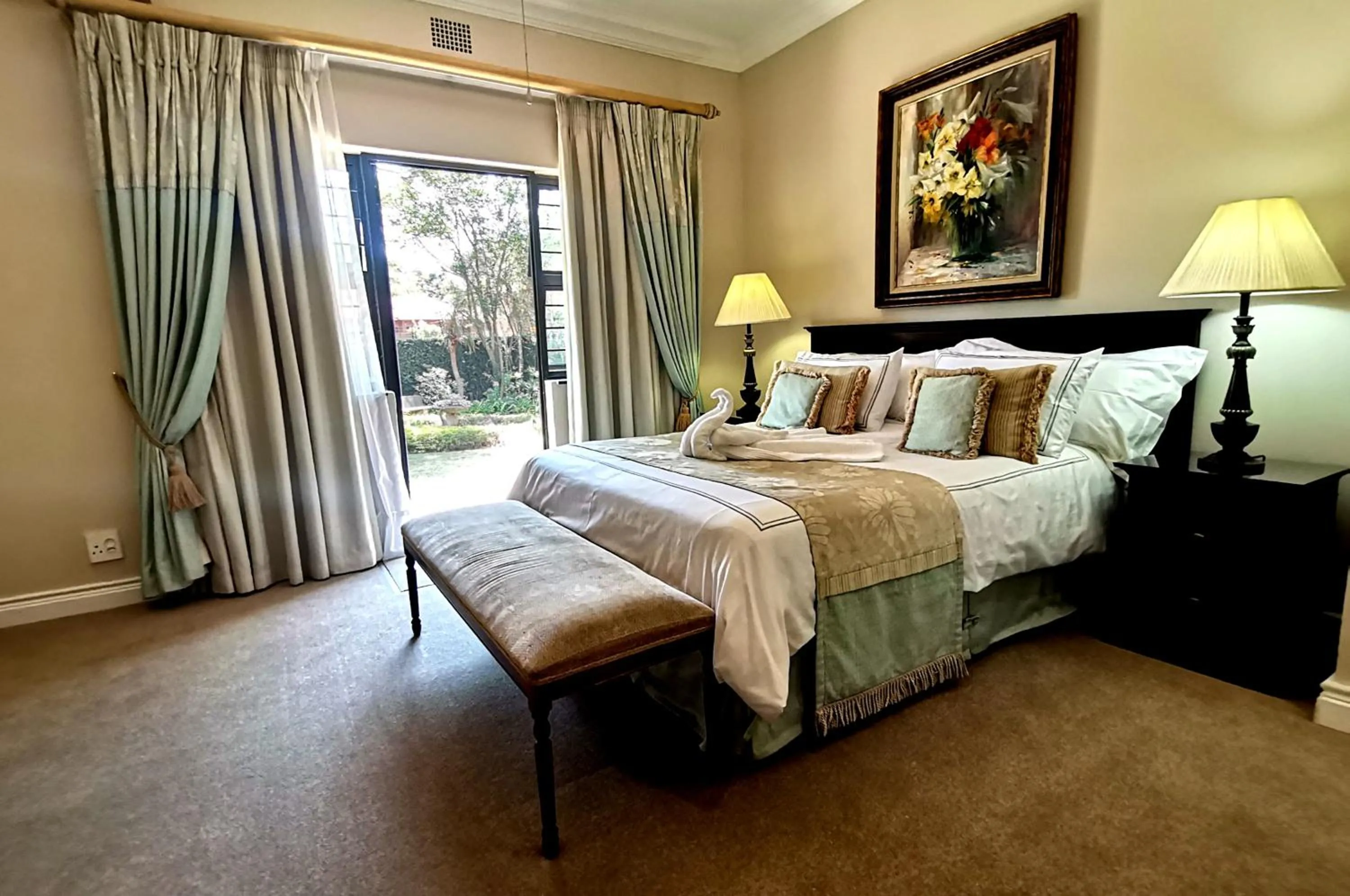 Bed in Royal Ridge Guesthouse