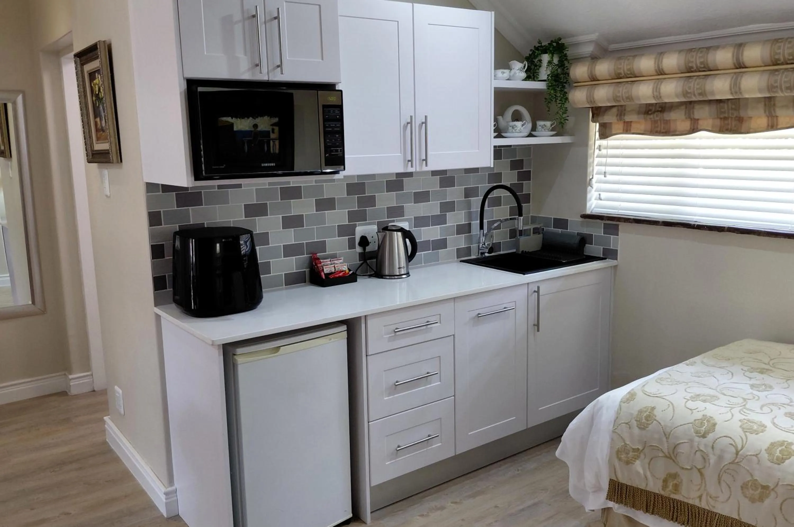 kitchen in Royal Ridge Guesthouse