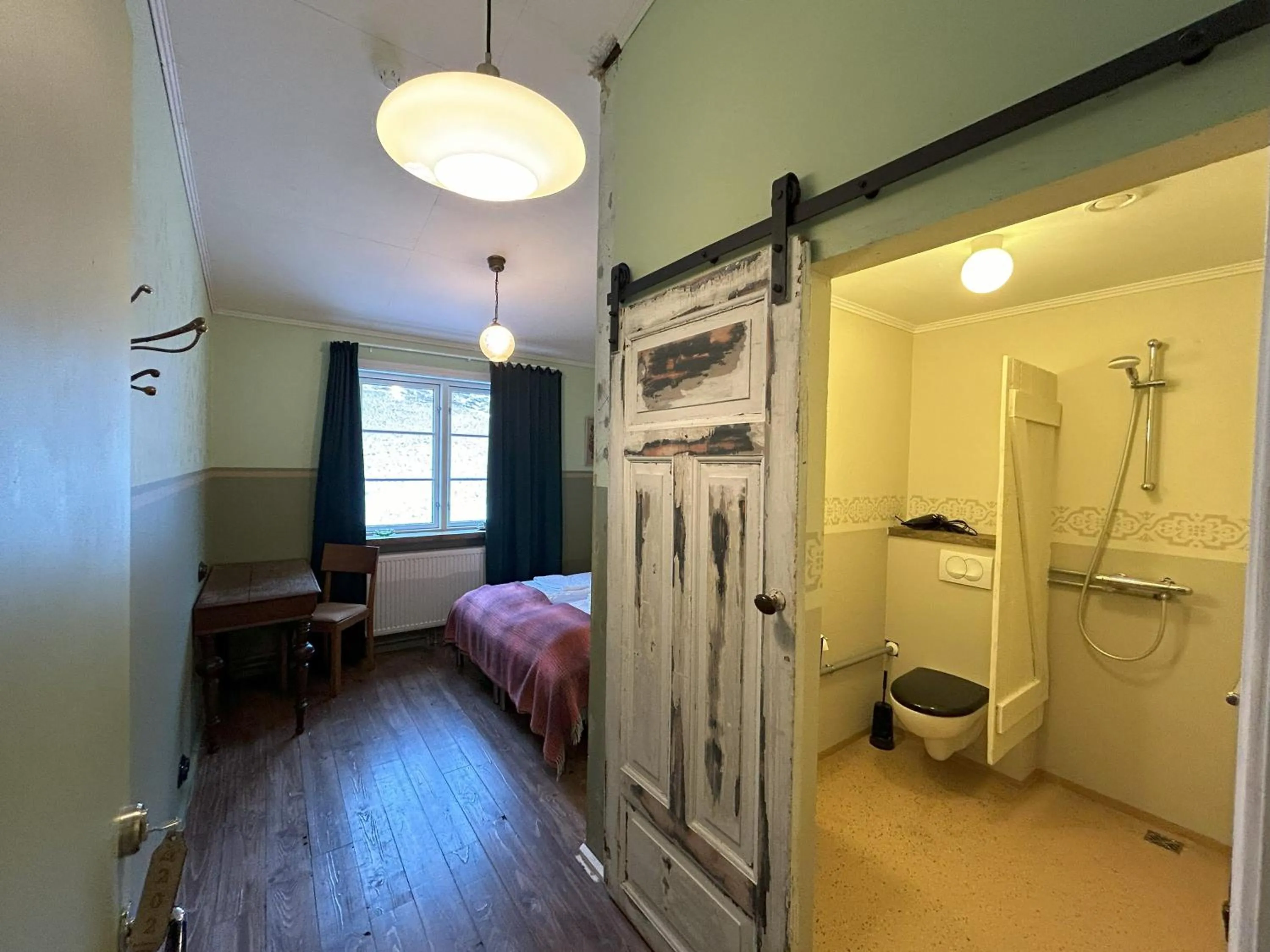 Shower in Wilderness Center / Óbyggðasetur Íslands