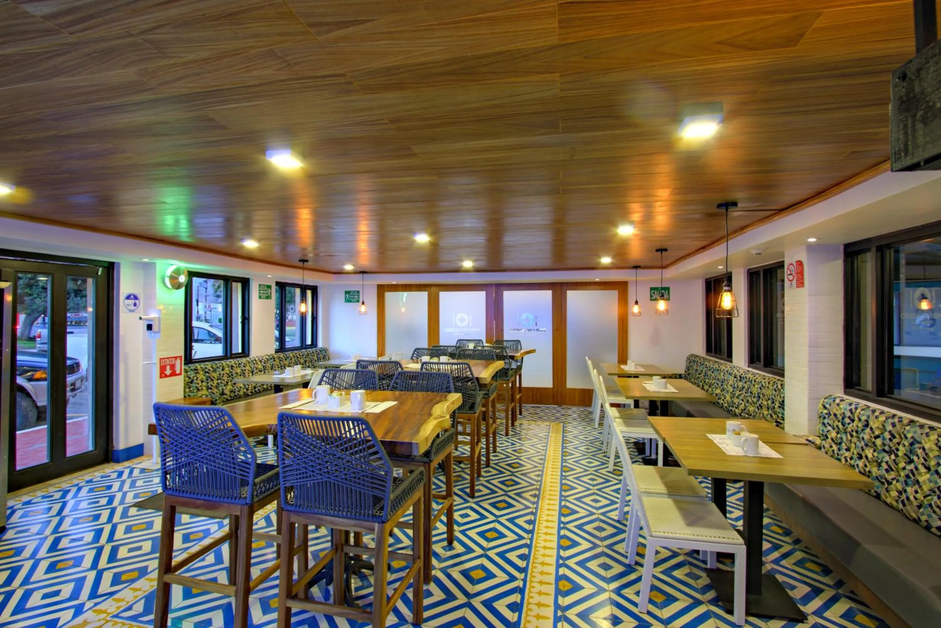 Restaurant/places to eat in La Pinta Hotel