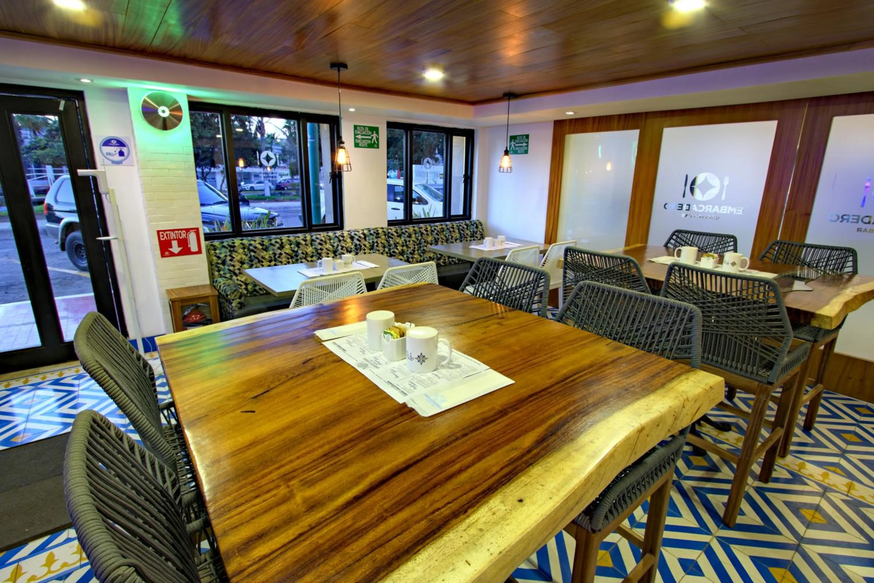 Restaurant/places to eat in La Pinta Hotel