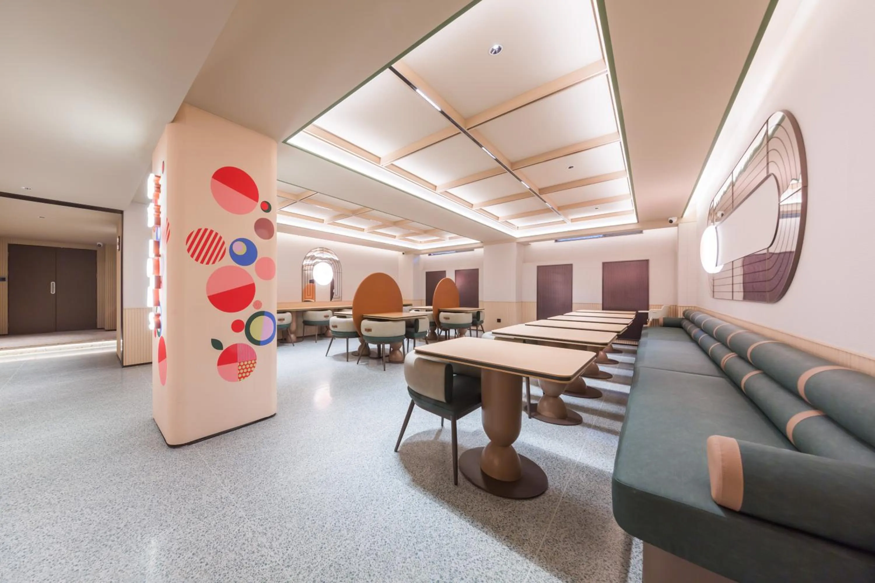 Restaurant/places to eat in Orange Hotel Beijing West Railway Station South Square