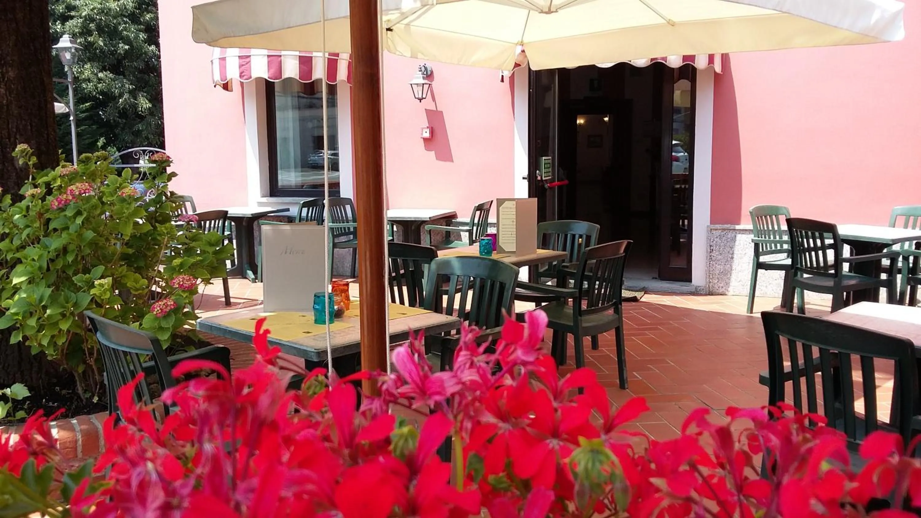 Restaurant/places to eat in Albergo Rondò