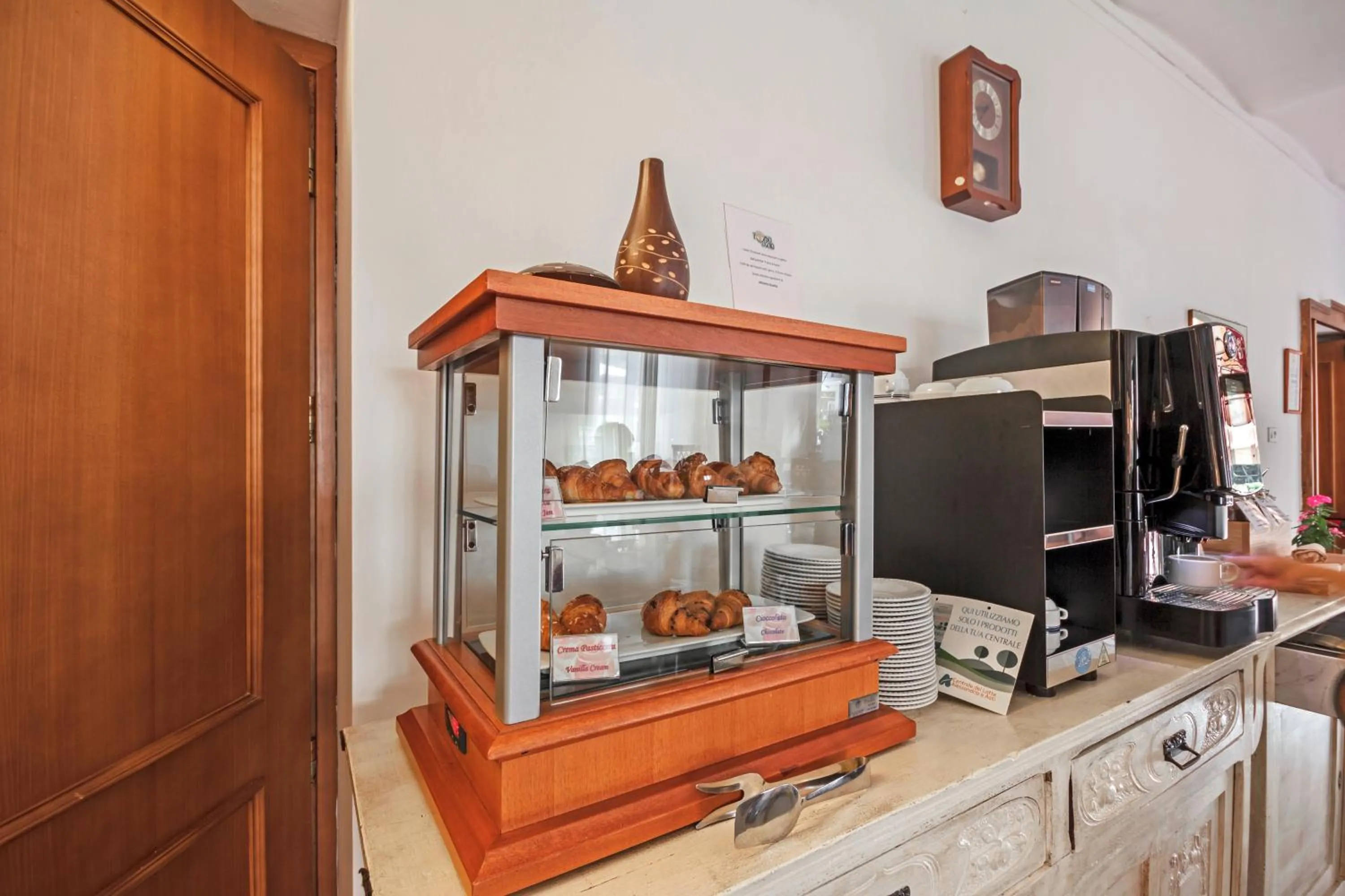 Buffet breakfast in Albergo Rondò