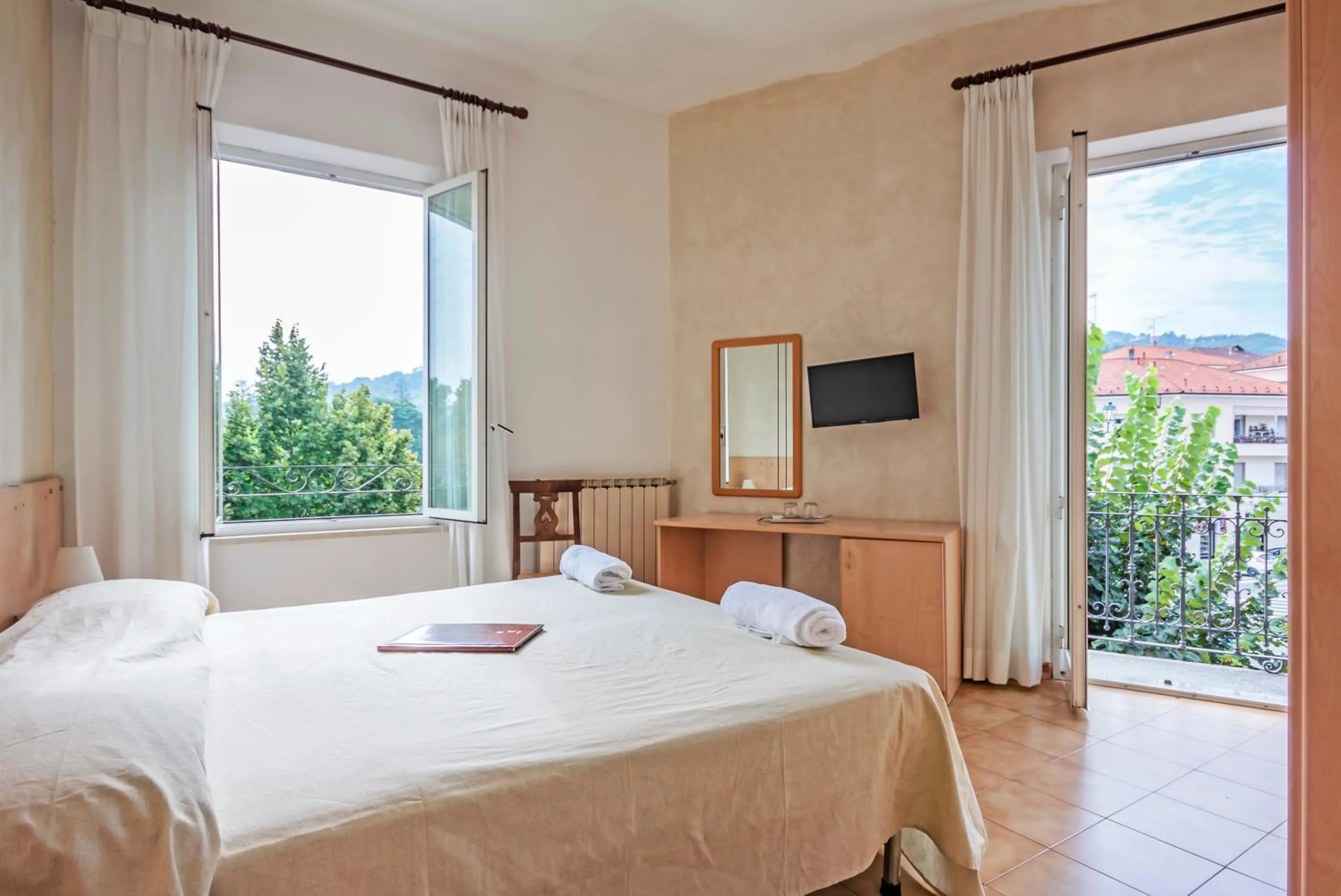 Photo of the whole room, Bed in Albergo Rondò