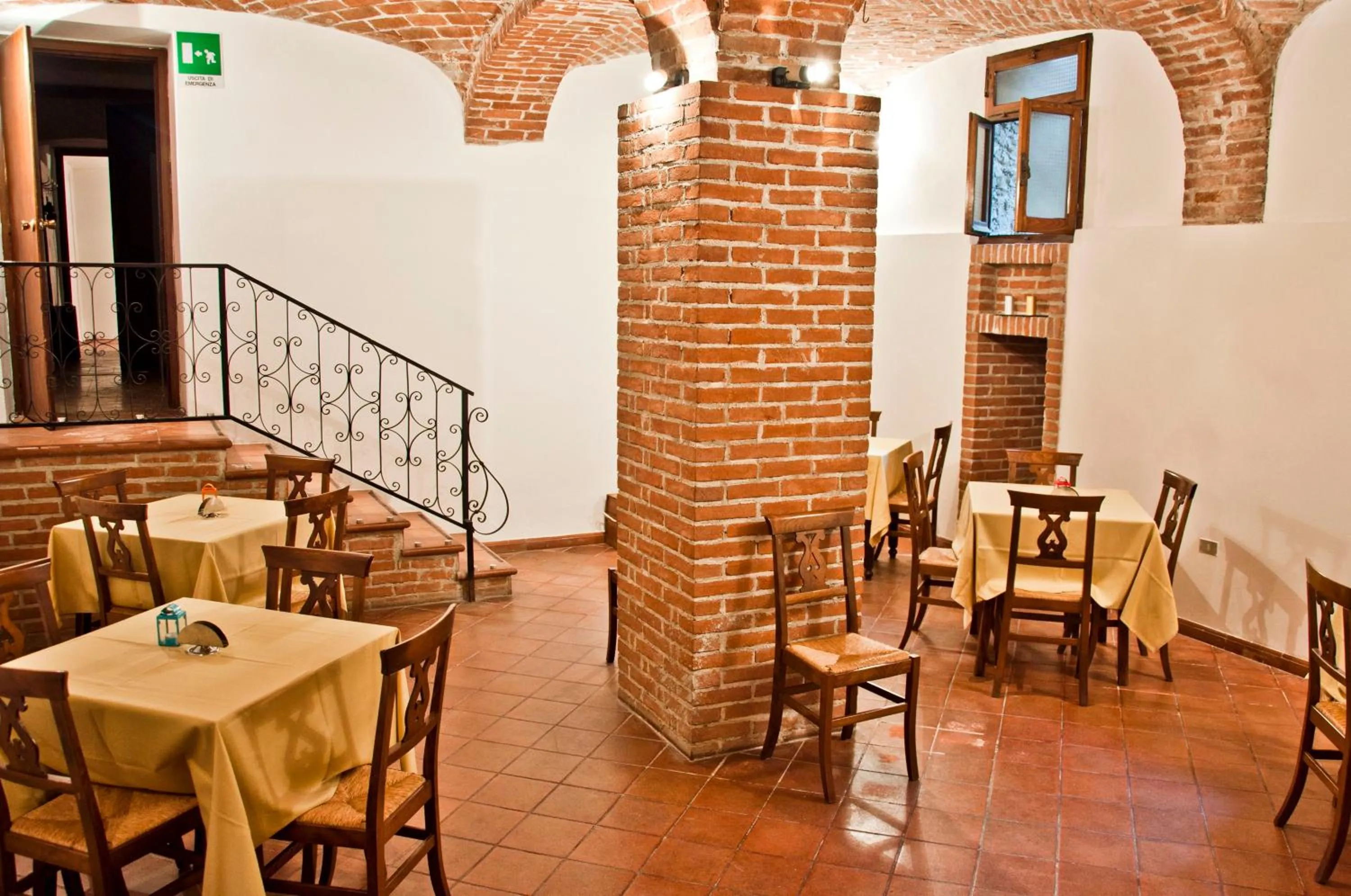 Communal lounge/ TV room in Albergo Rondò