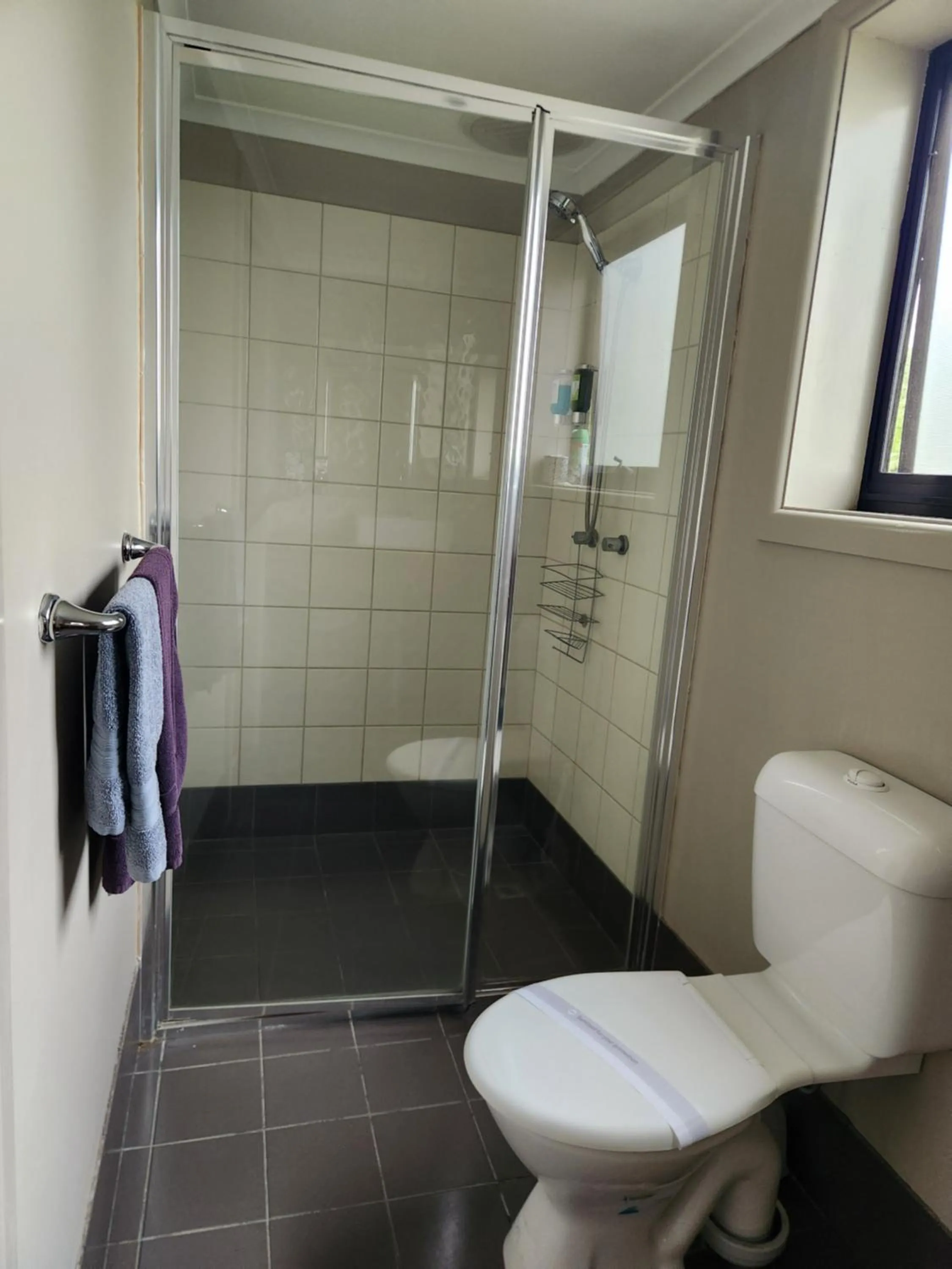 Bathroom in Narrabri Motel and Caravan Park