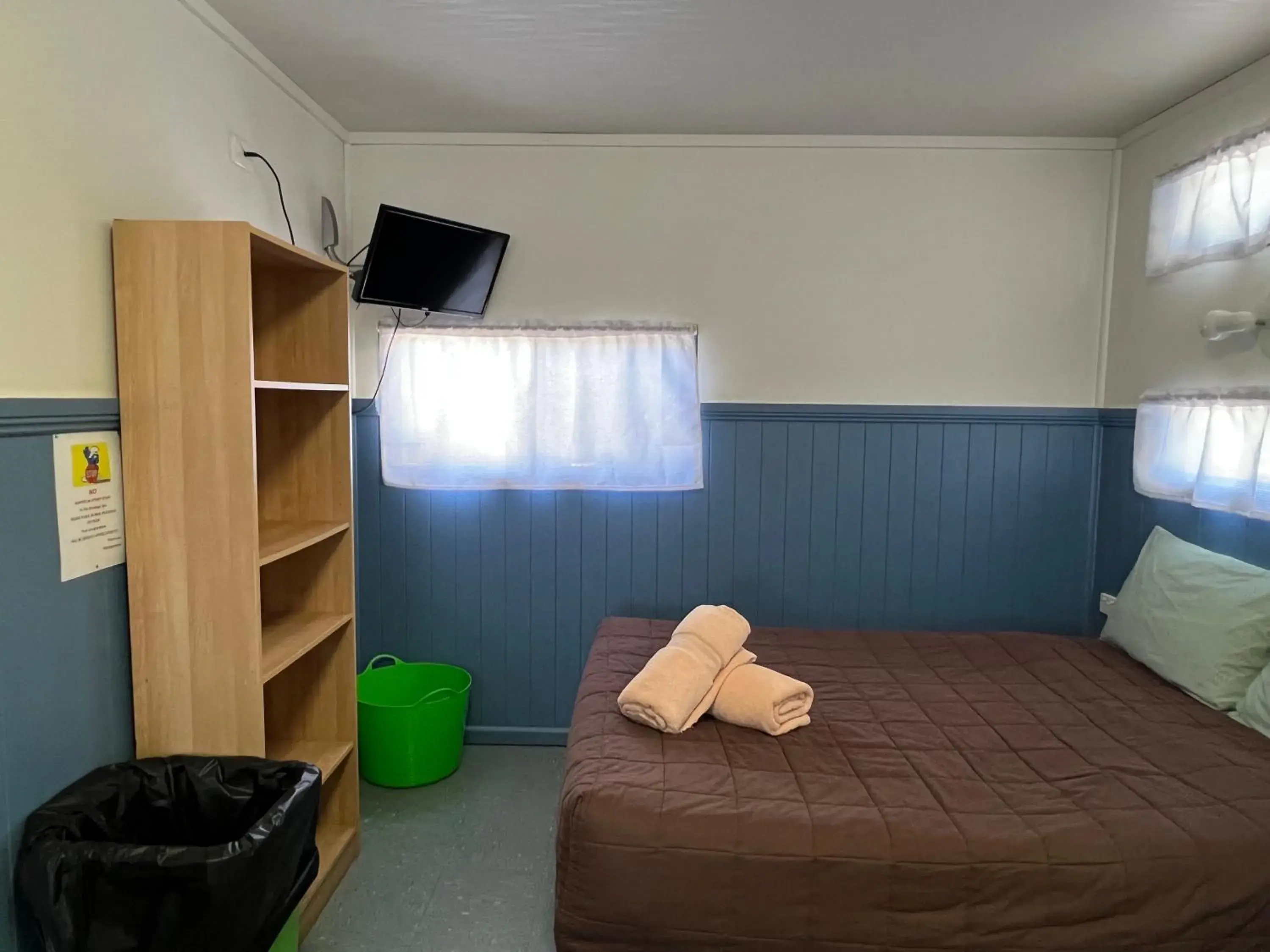 Pet Friendly Cabin Deluxe Twin Room in Narrabri Motel and Caravan Park Pet Friendly Cabin Deluxe Twin Room in Narrabri Motel and Caravan Park