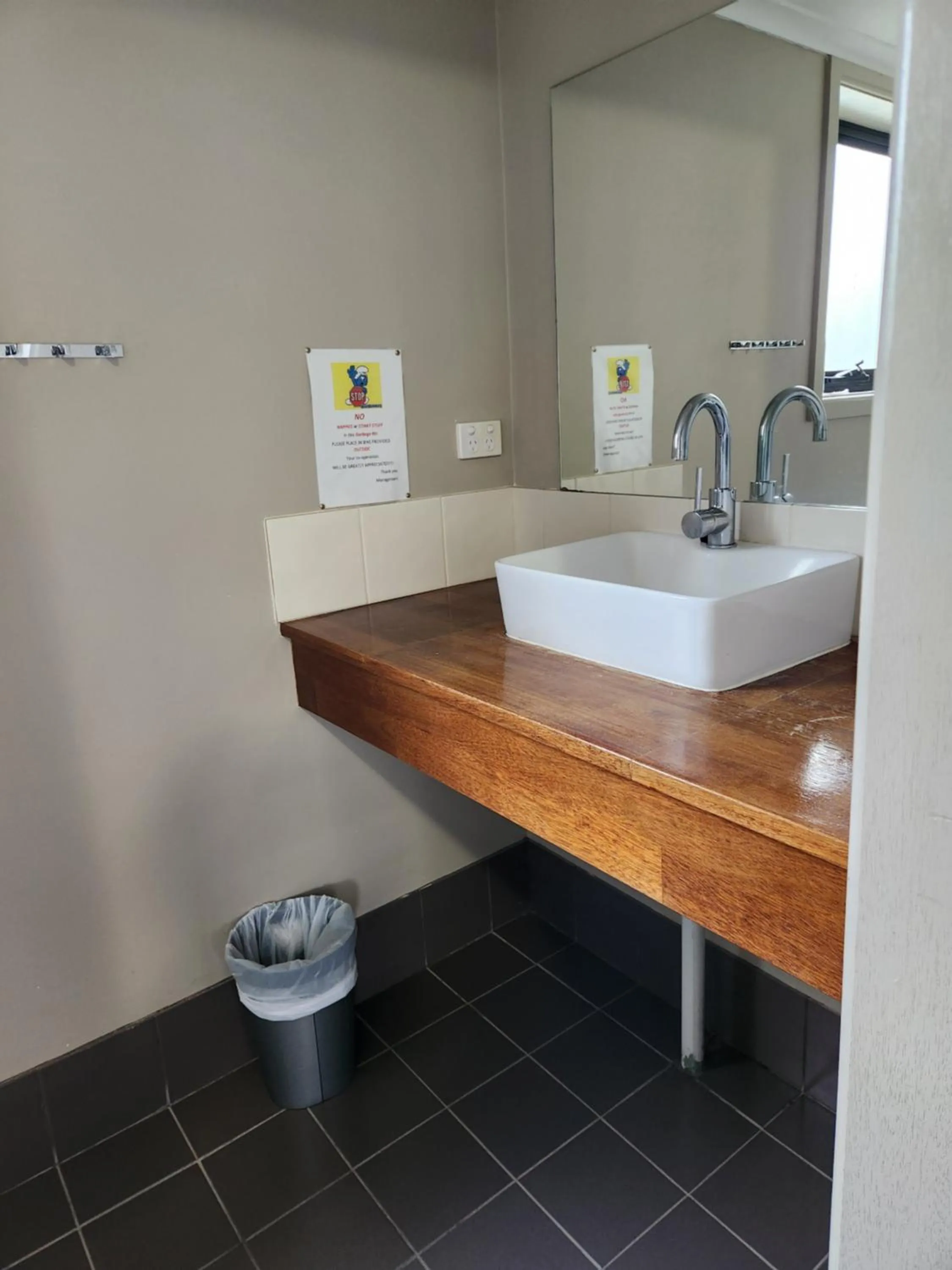 Bathroom in Narrabri Motel and Caravan Park