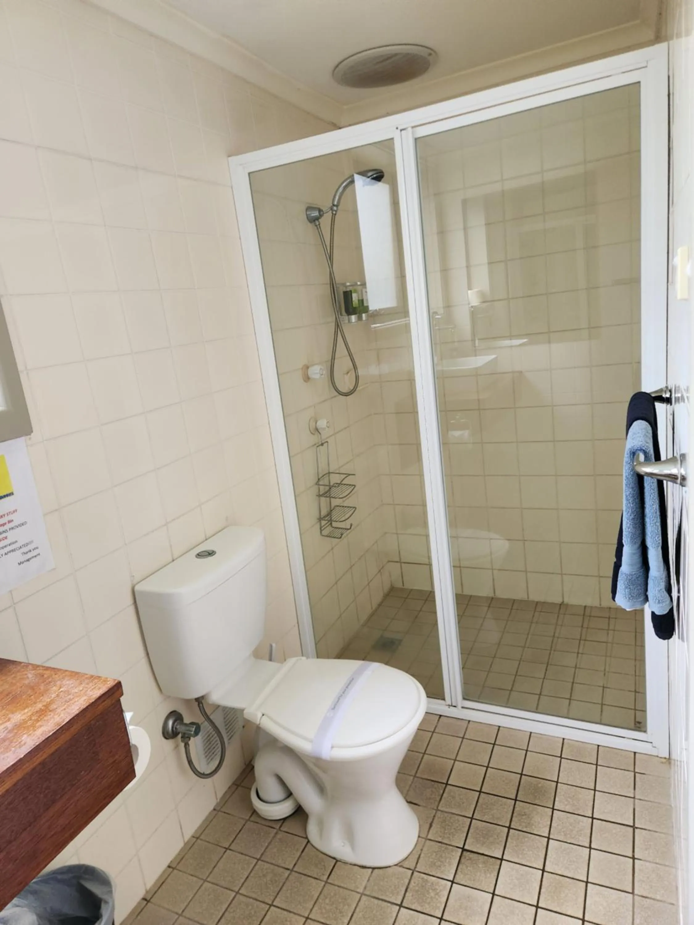 Bathroom in Narrabri Motel and Caravan Park