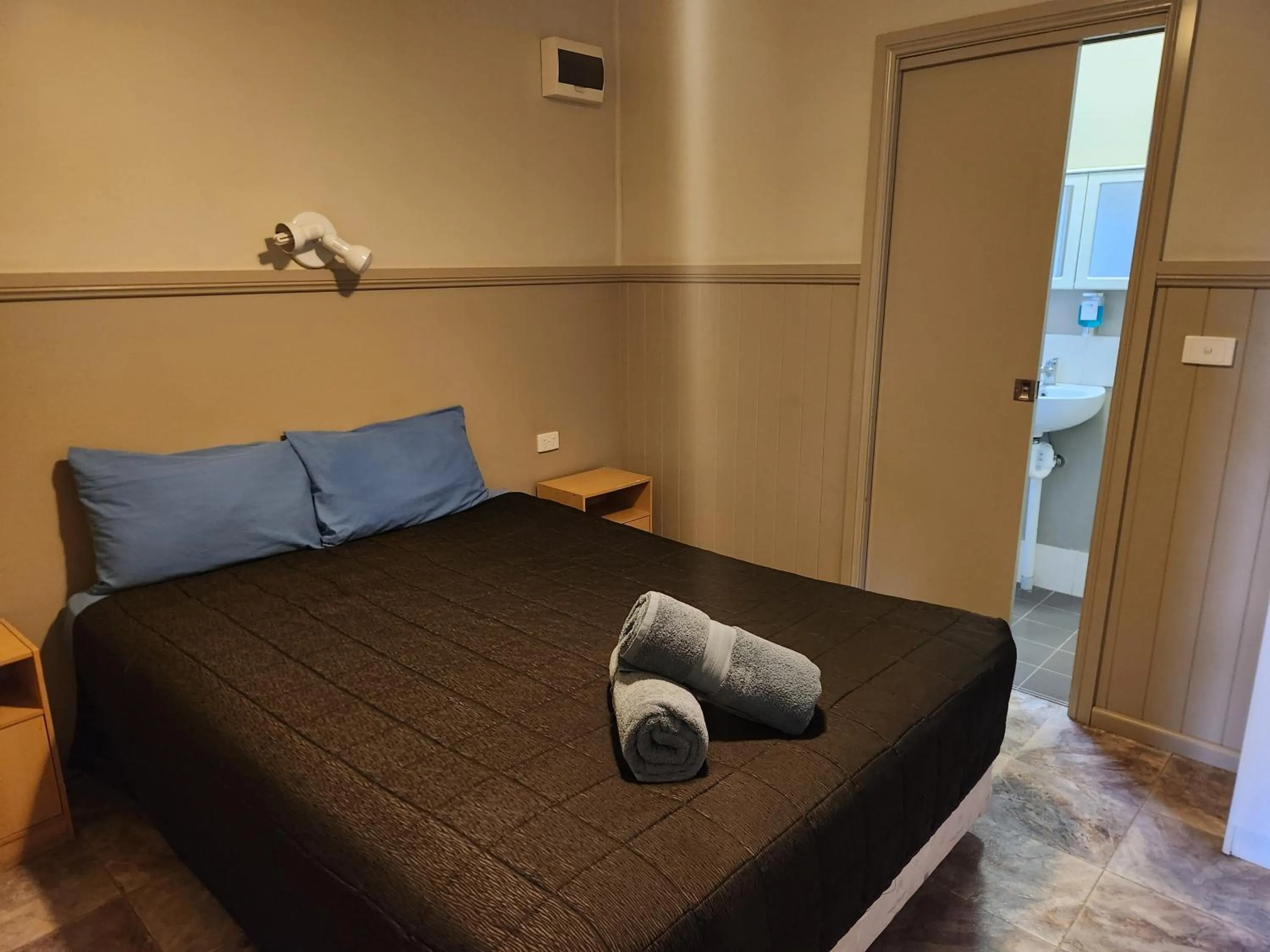 Bedroom, Bed in Narrabri Motel and Caravan Park